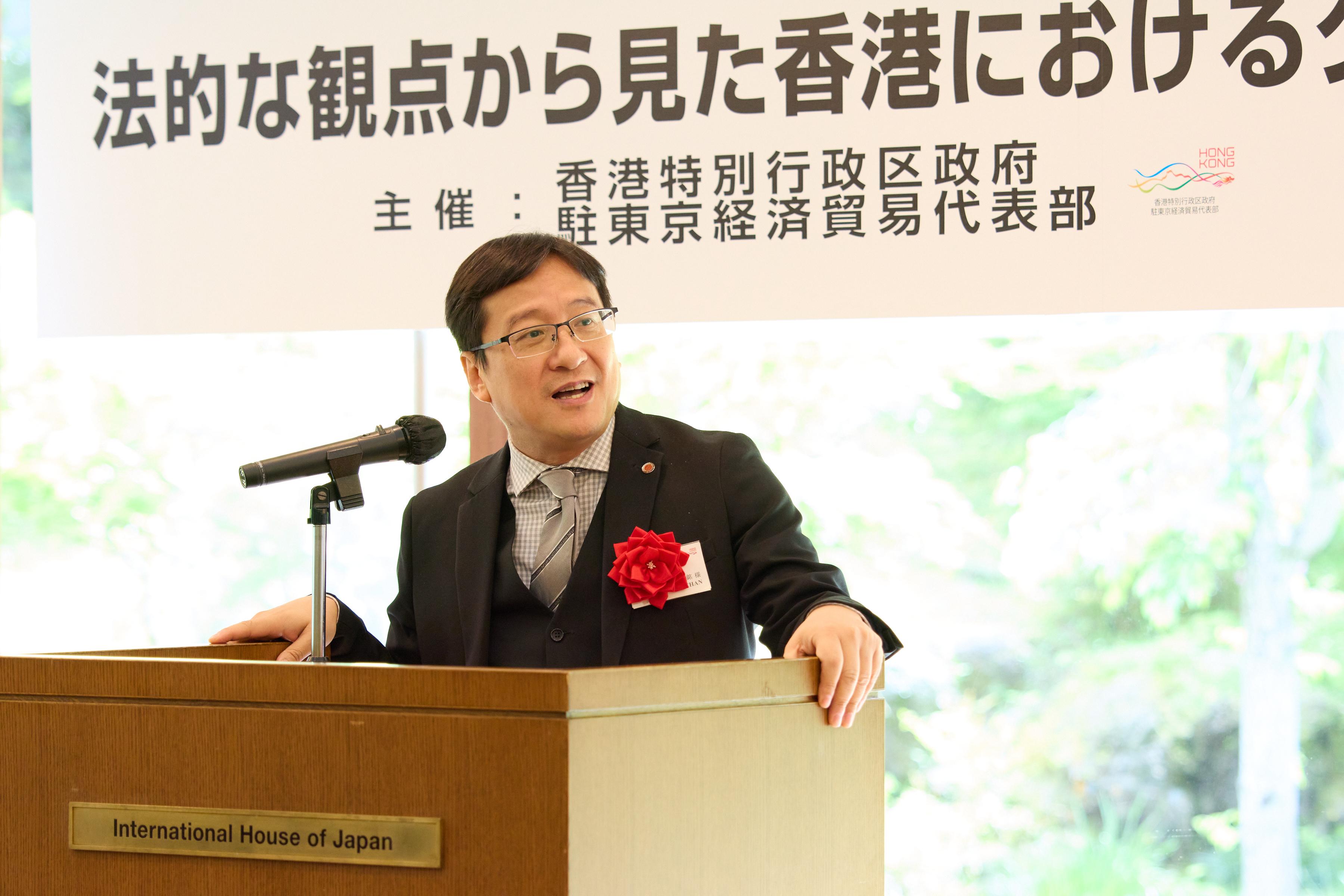 The President of the Law Society of Hong Kong, Mr C M Chan, delivers a welcome remark at the networking luncheon jointly held by the Hong Kong Economic and Trade Office (Tokyo) and the Law Society of Hong Kong in Tokyo, Japan, today (April 26).


