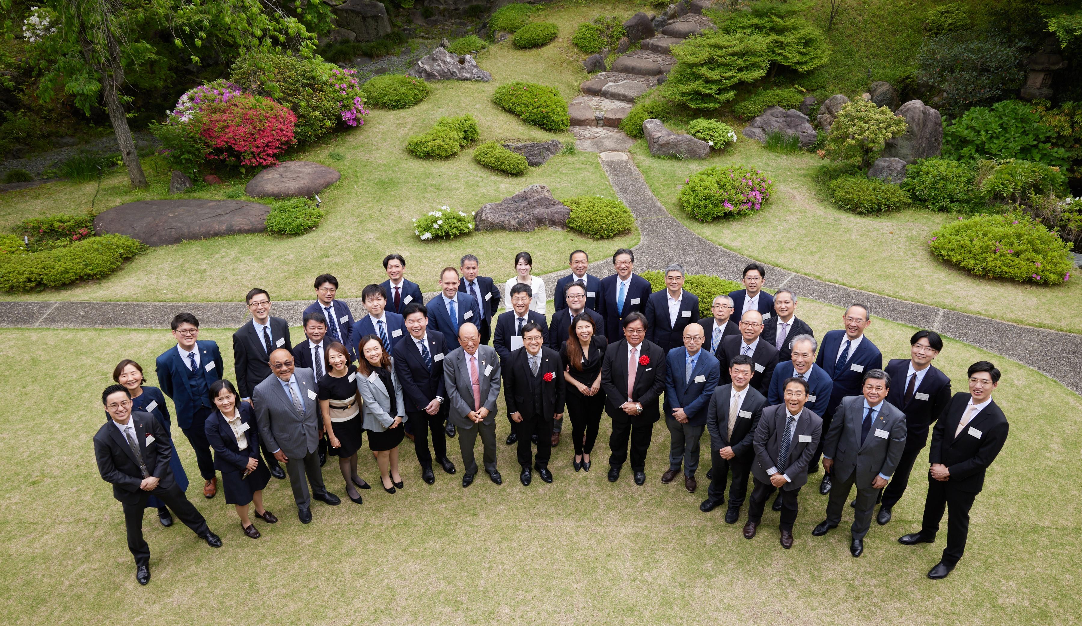 The Hong Kong Economic and Trade Office (Tokyo) and the Law Society of Hong Kong jointly held a networking luncheon in Tokyo, Japan, today (April 26).  The luncheon was attended by a good mix of business leaders and legal practitioners in Japan, as well as representatives of the Law Society of Hong Kong.
