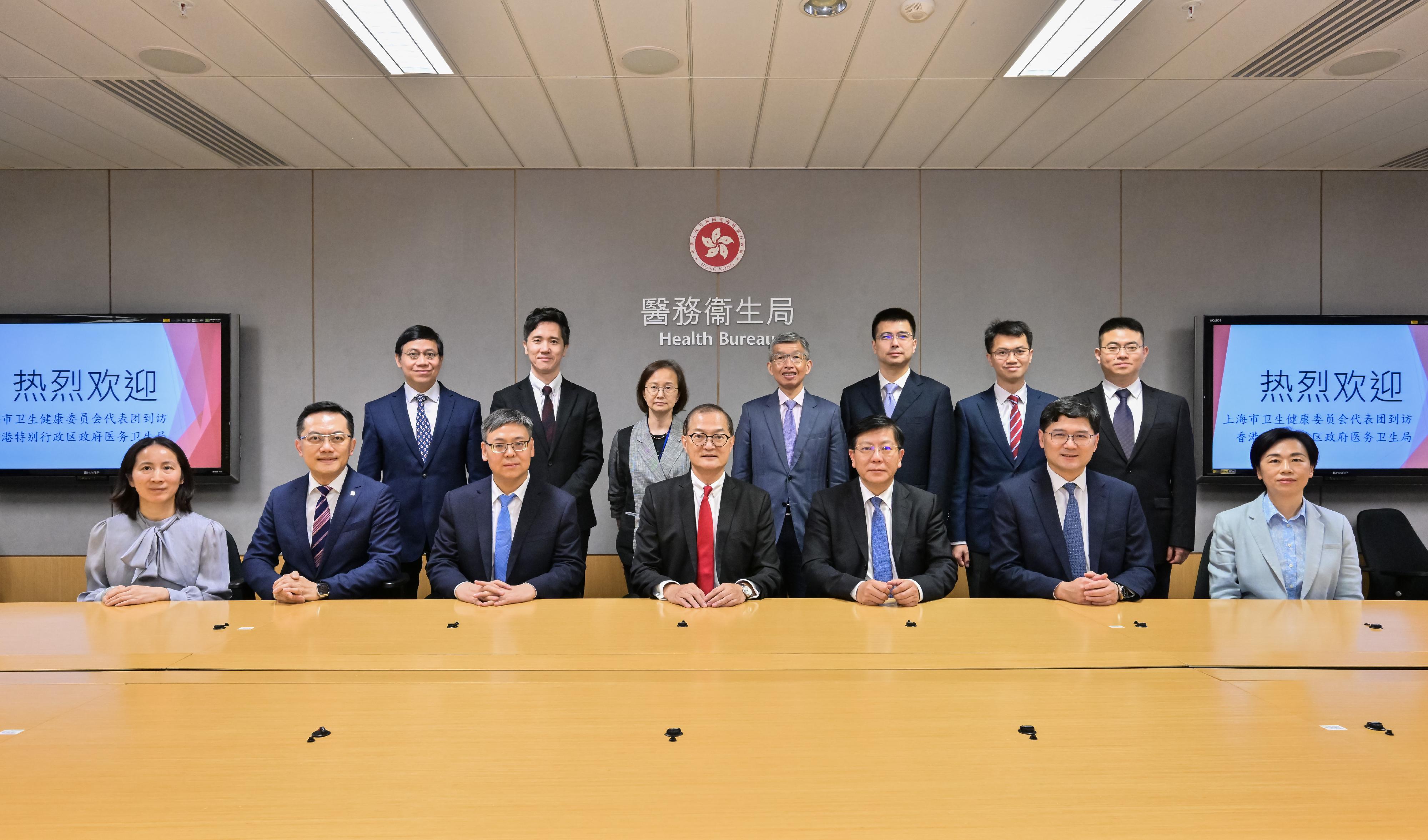 The Secretary for Health, Professor Lo Chung-mau, met with a delegation led by the Director General of the Shanghai Municipal Health Commission, Professor Wen Daxiang, today (April 26). Photo shows Professor Lo (front row, centre); Professor Wen (front row, third right); the Director of Health, Dr Ronald Lam (front row, second left); the Controller of Regulatory Affairs of the Department of Health, Dr Amy Chiu (back row, third left); the Chief Executive of the Hospital Authority (HA), Dr Tony Ko (front row, second right); the Director of Cluster Services of the HA, Dr Simon Tang (back row, fourth right), and other attendees of the meeting.