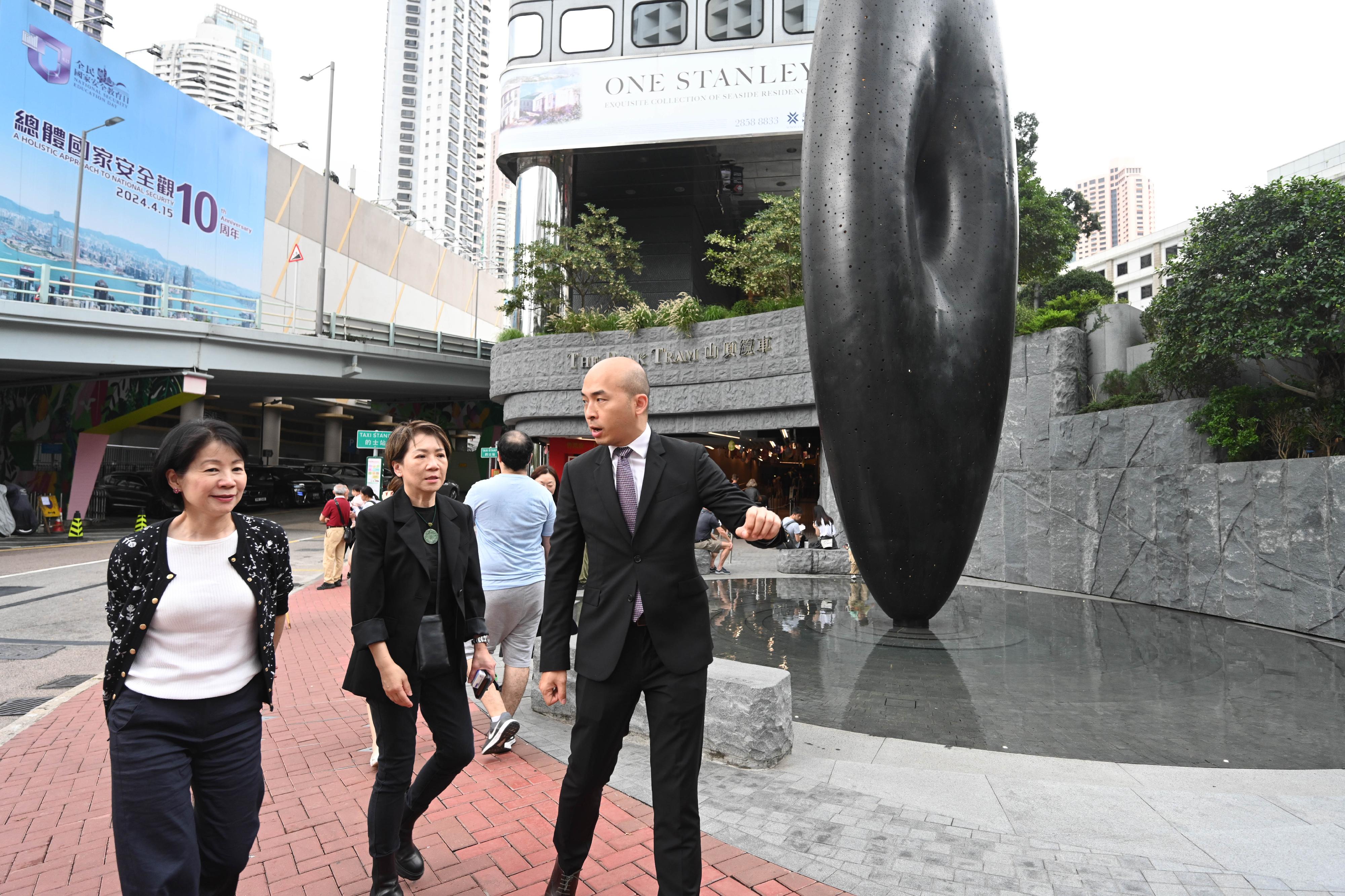 The Commissioner for Tourism, Ms Vivian Sum (first left), today (April 29) visited the Garden Road Peak Tram Station with representatives of the Travel Industry Authority to monitor the crowd management arrangements of the tourist attraction during the 2024 Labour Day Golden Week of the Mainland. 