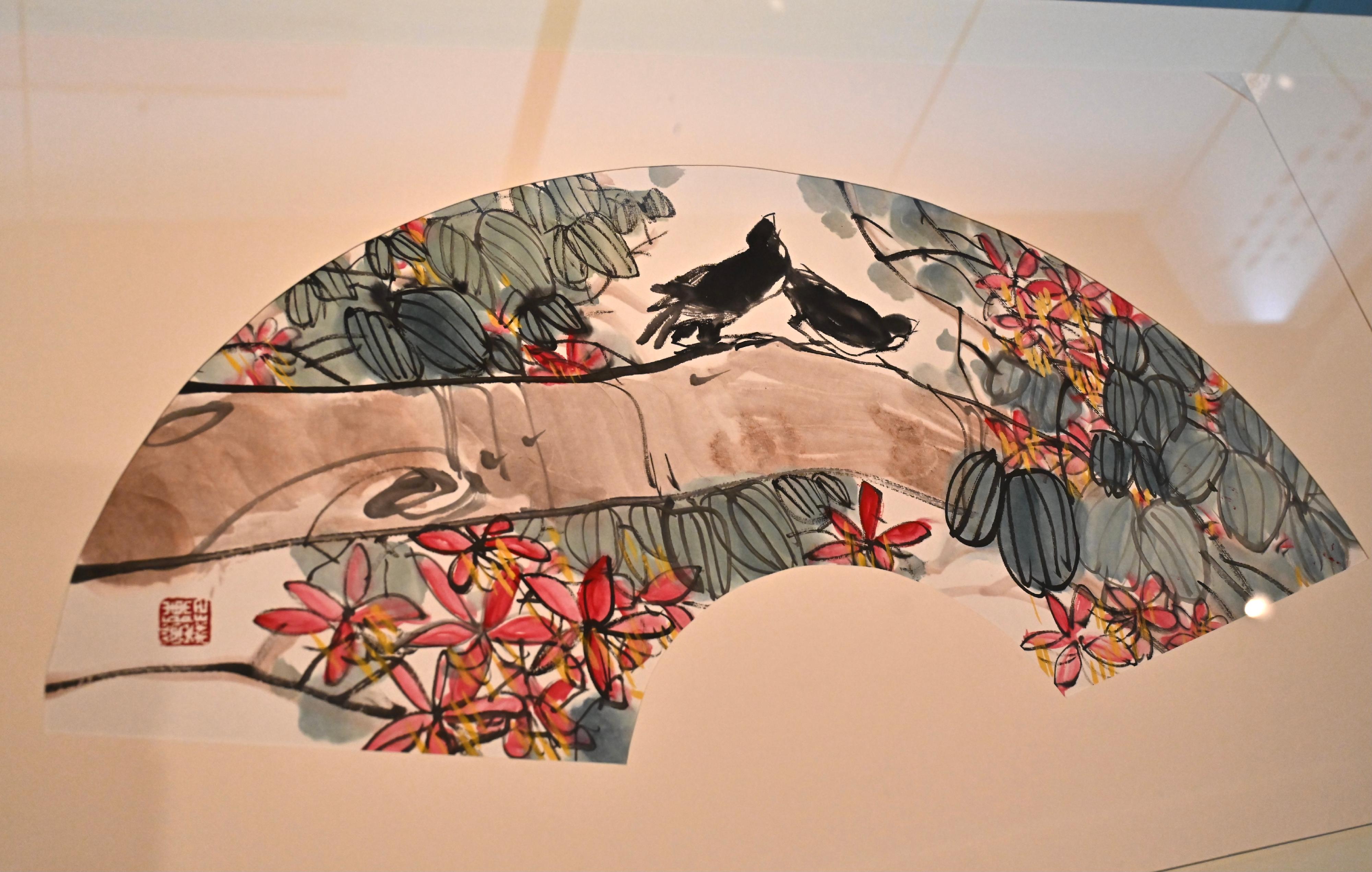 香港文化博物館明日（五月一日）起舉辦「墨境淋漓─陳榮森捐贈作品展」。圖示嶺南畫派畫家陳榮森的作品《紫荊小鳥》。