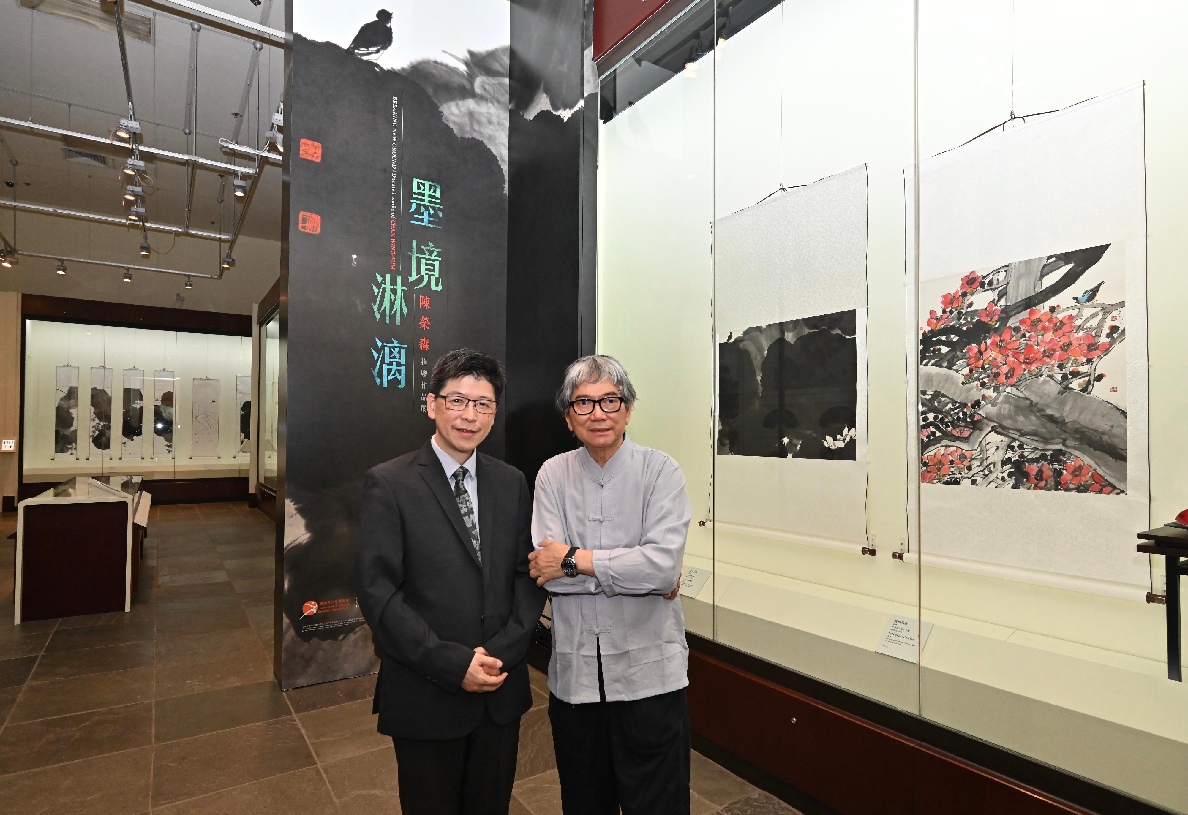 The exhibition "Breaking New Ground: Donated Works of Chan Wing-sum" will be held from tomorrow (May 1) at the Hong Kong Heritage Museum (HKHM). Photo shows the Acting Museum Director of the HKHM, Dr Raymond Tang (left), and Lingnan Painting artist Chan Wing-sum (right) at the gallery.