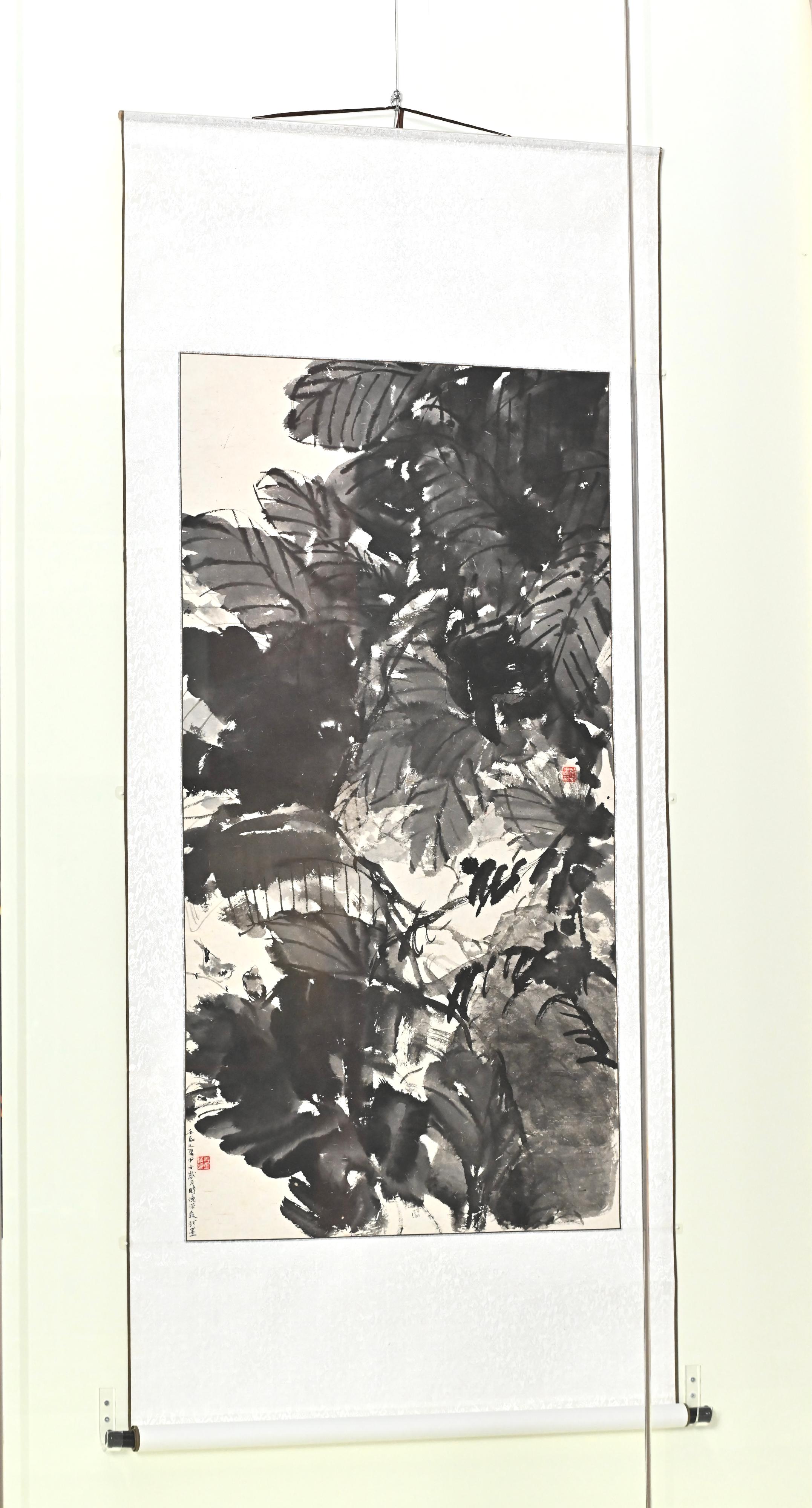 The exhibition "Breaking New Ground: Donated Works of Chan Wing-sum" will be held from tomorrow (May 1) at the Hong Kong Heritage Museum. Photo shows the work "Birds singing in banana tree" by Lingnan Painting artist Chan Wing-sum.