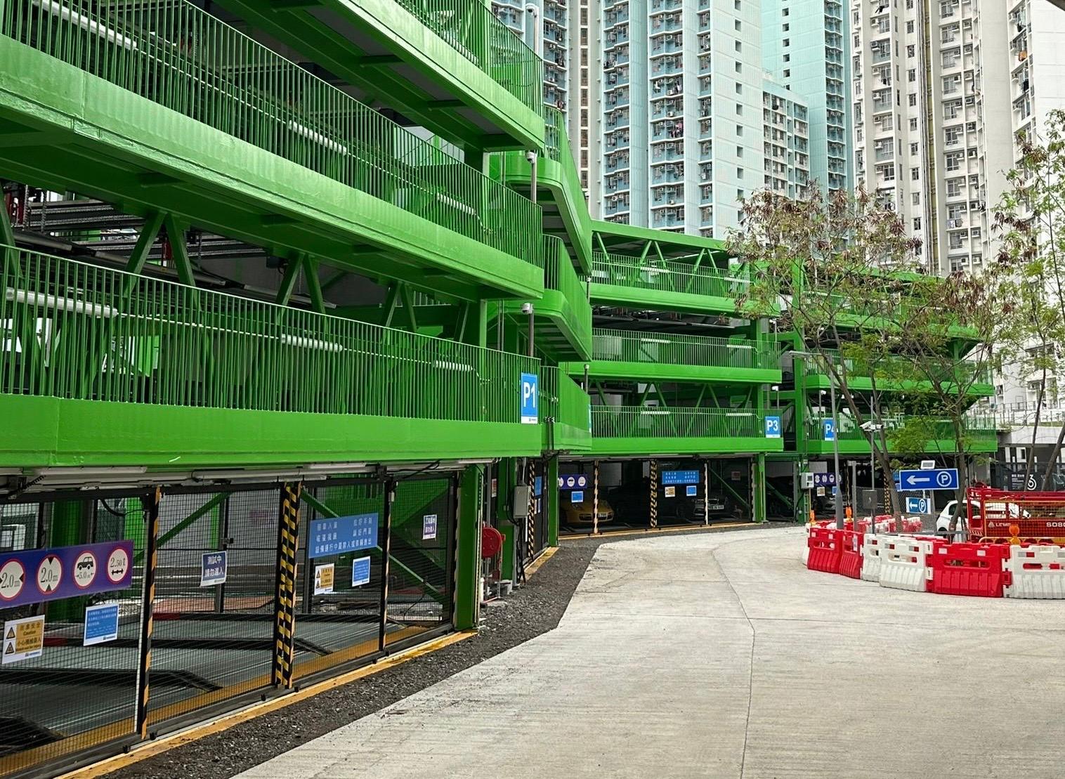運輸署今日（四月三十日）表示，位於深水埗通州街與欽州街西交界的政府短期租約停車場內的自動泊車系統開始營運。