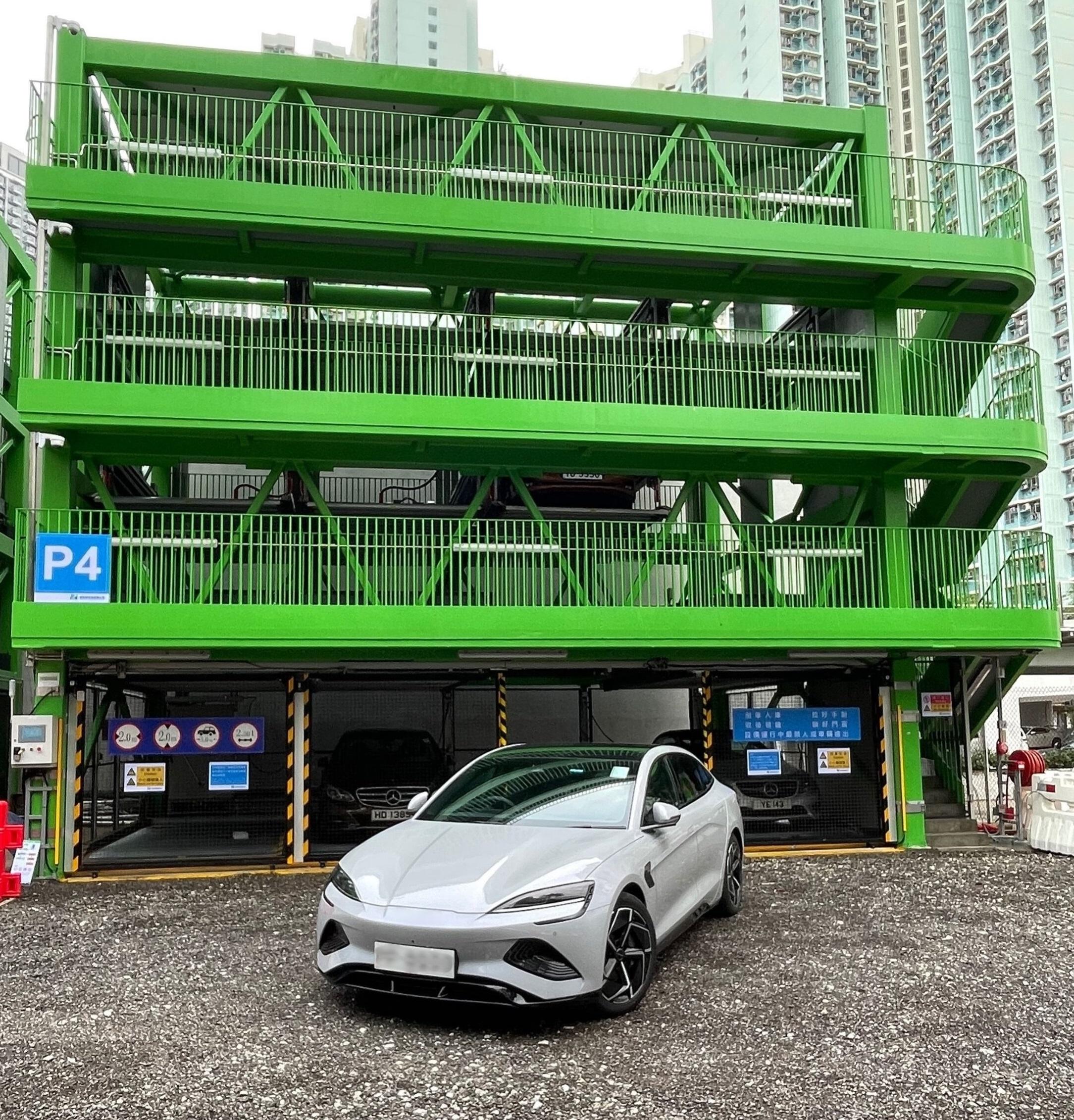 運輸署今日（四月三十日）表示，位於深水埗通州街與欽州街西交界的政府短期租約停車場內的自動泊車系統開始營運。