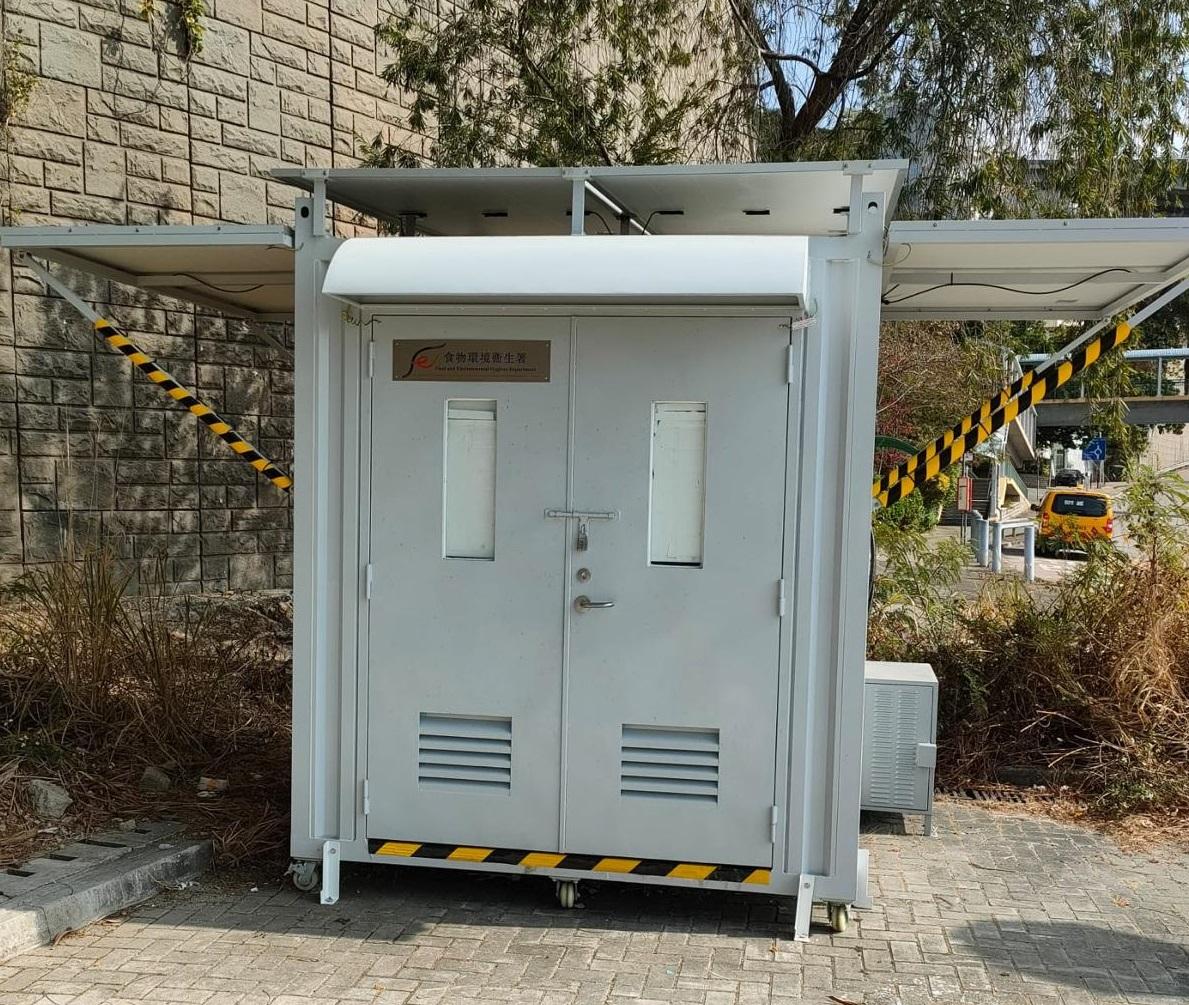 A spokesman for the Food and Environmental Hygiene Department said today (April 30) that the department has installed more solar cooling kiosks, equipped with solar-powered facilities, at resting facilities in rural areas this year for the convenience of cleansing workers. It is an improvement measure following a comprehensive review of the working environment of frontline cleansing workers in urban and rural areas last year to take care of the needs of its workers. Photo shows the appearance of a solar cooling kiosk.