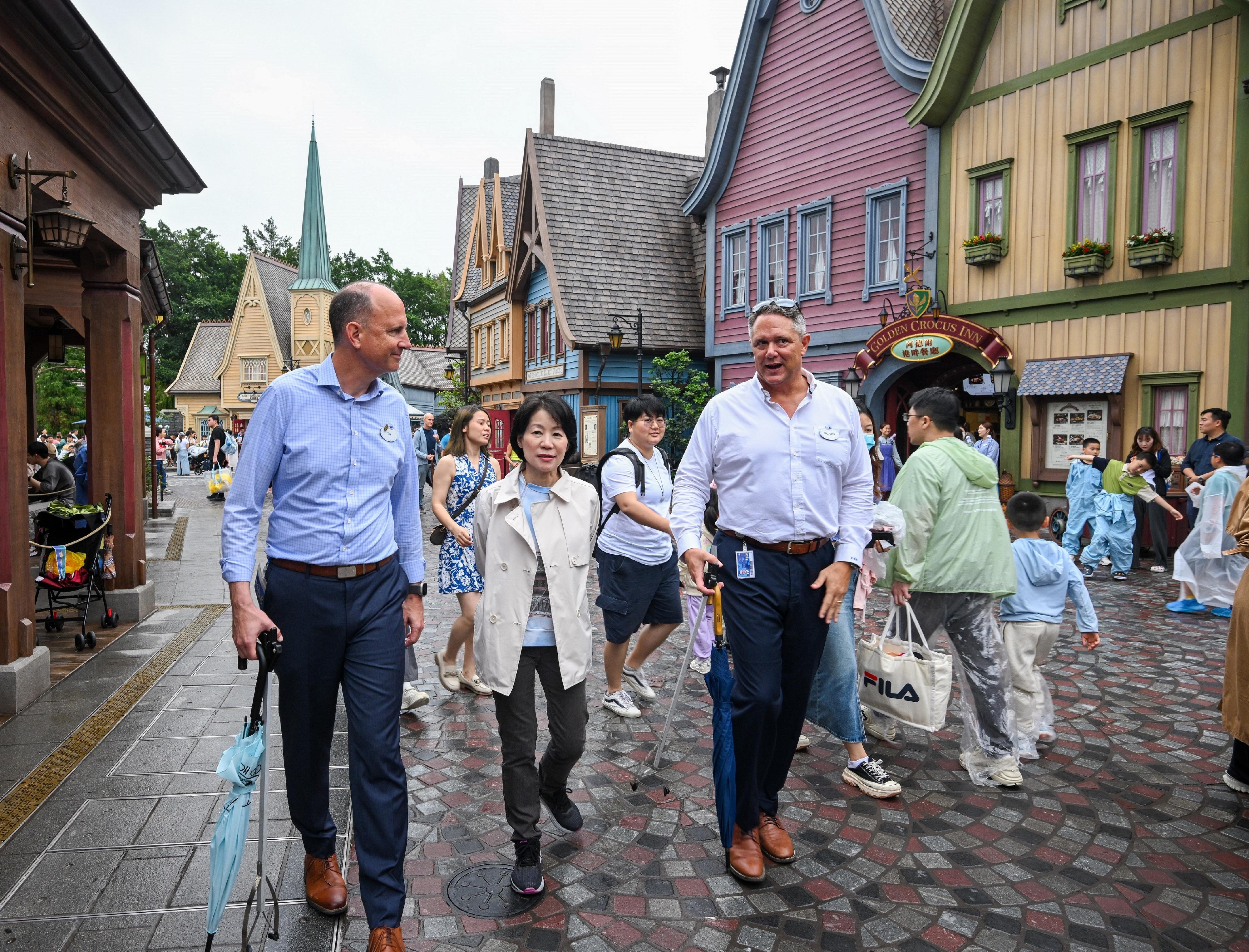 The Commissioner for Tourism, Ms Vivian Sum (centre), today (May 1) visited the Hong Kong Disneyland to monitor crowd management and tourist activities of the tourist attraction during the 2024 Labour Day Golden Week of the Mainland.