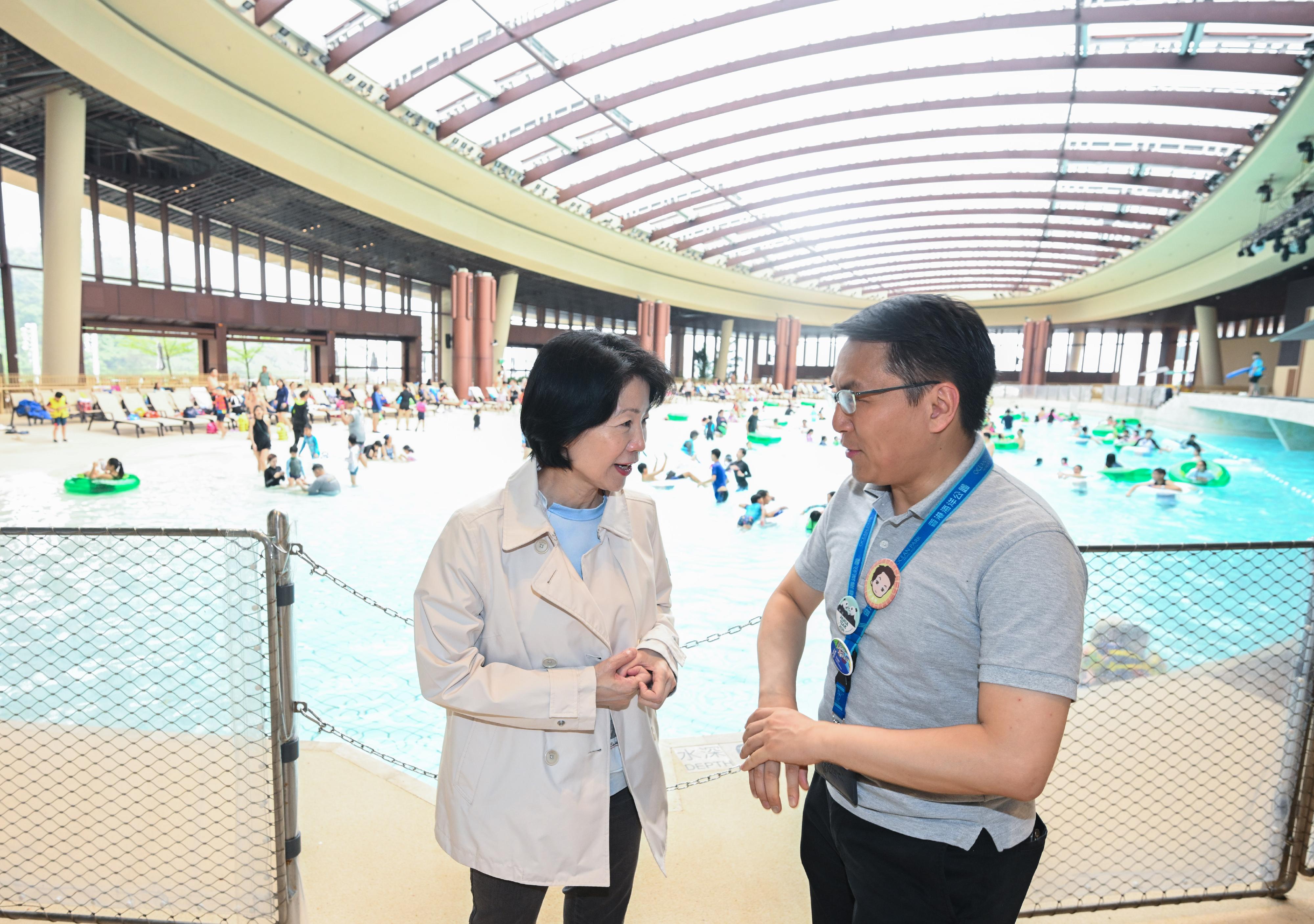 The Commissioner for Tourism, Ms Vivian Sum (left), today (May 1) visited Ocean Park Water World to monitor crowd control management and tourist activities of the tourist attraction during the 2024 Labour Day Golden Week of the Mainland.