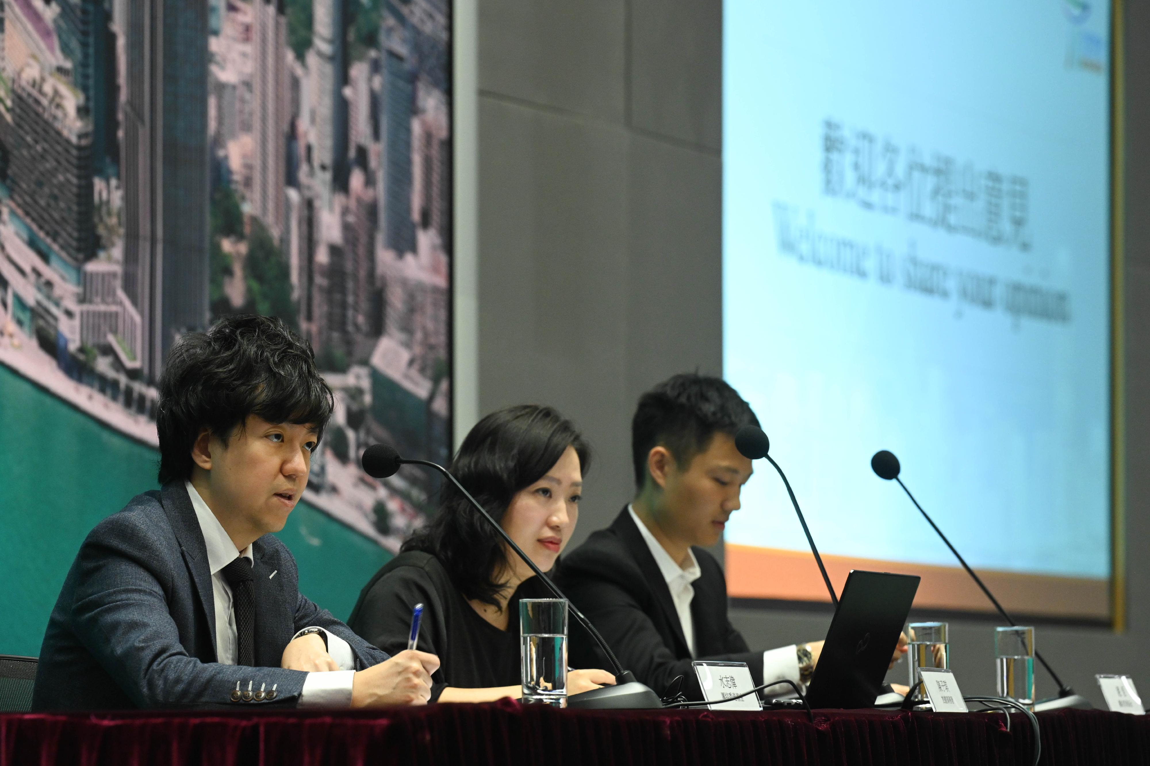 文化體育及旅遊局旅遊事務署今日（五月二日）就制訂《香港旅遊業發展藍圖2.0》在政府總部舉行諮詢會，與旅遊業界代表交流意見。
