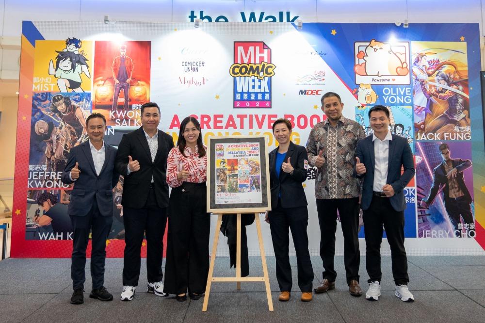 The Director-General of the Hong Kong Economic and Trade Office, Jakarta, Miss Libera Cheng, attended the opening ceremony of the Malaysia Hong Kong International Comic Week in Kuala Lumpur, Malaysia, today (May 2). Photo shows Miss Cheng (third right); the Deputy Minister of Communications of Malaysia, Ms Teo Nie Ching (fourth right); and other guests at the opening ceremony.