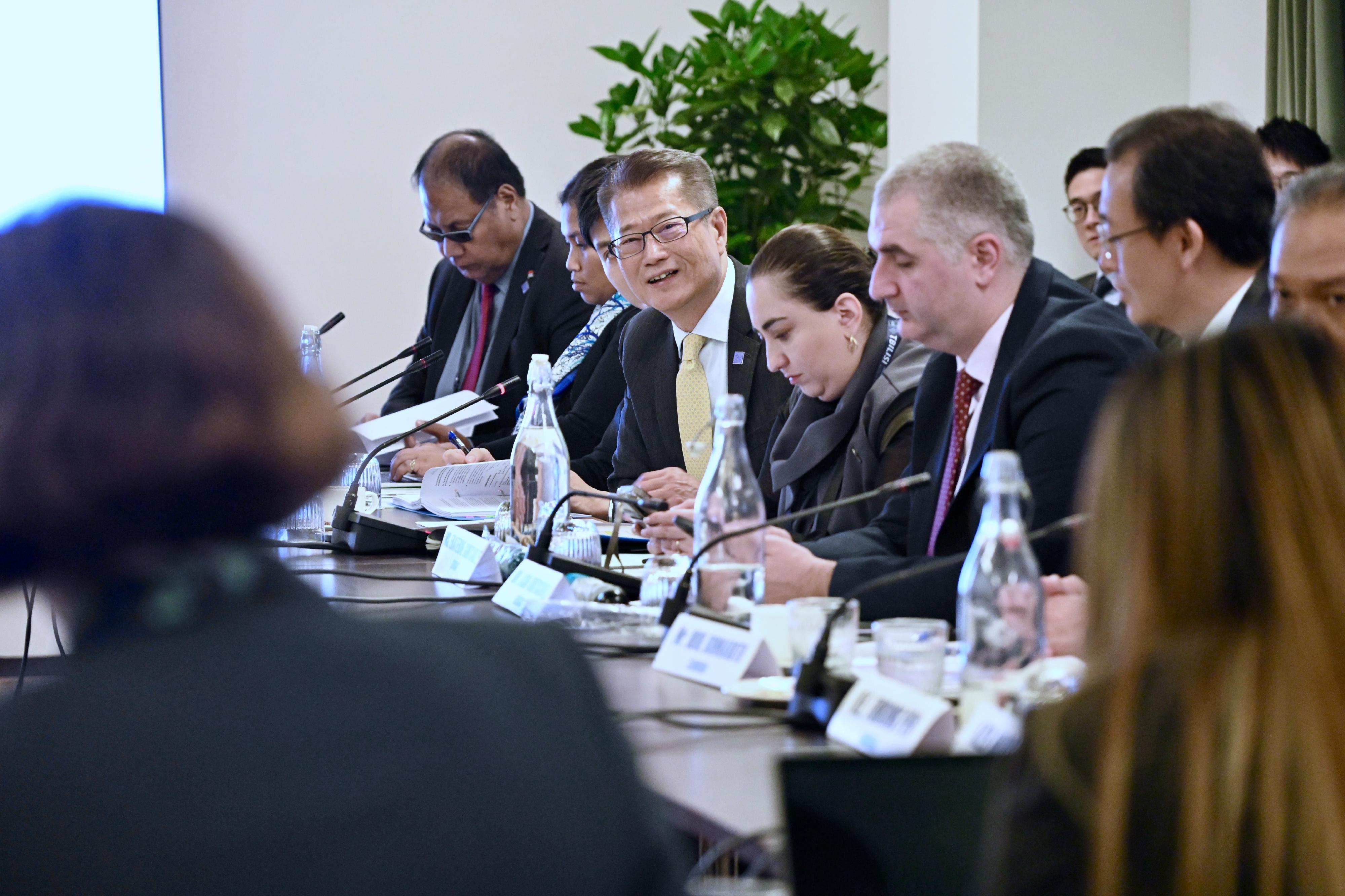 財政司司長陳茂波昨日（第比利斯時間五月三日）繼續在格魯吉亞第比利斯出席亞洲開發銀行第五十七屆理事會年會。圖示陳茂波（左三）出席亞洲開發銀行年會的組別會議。