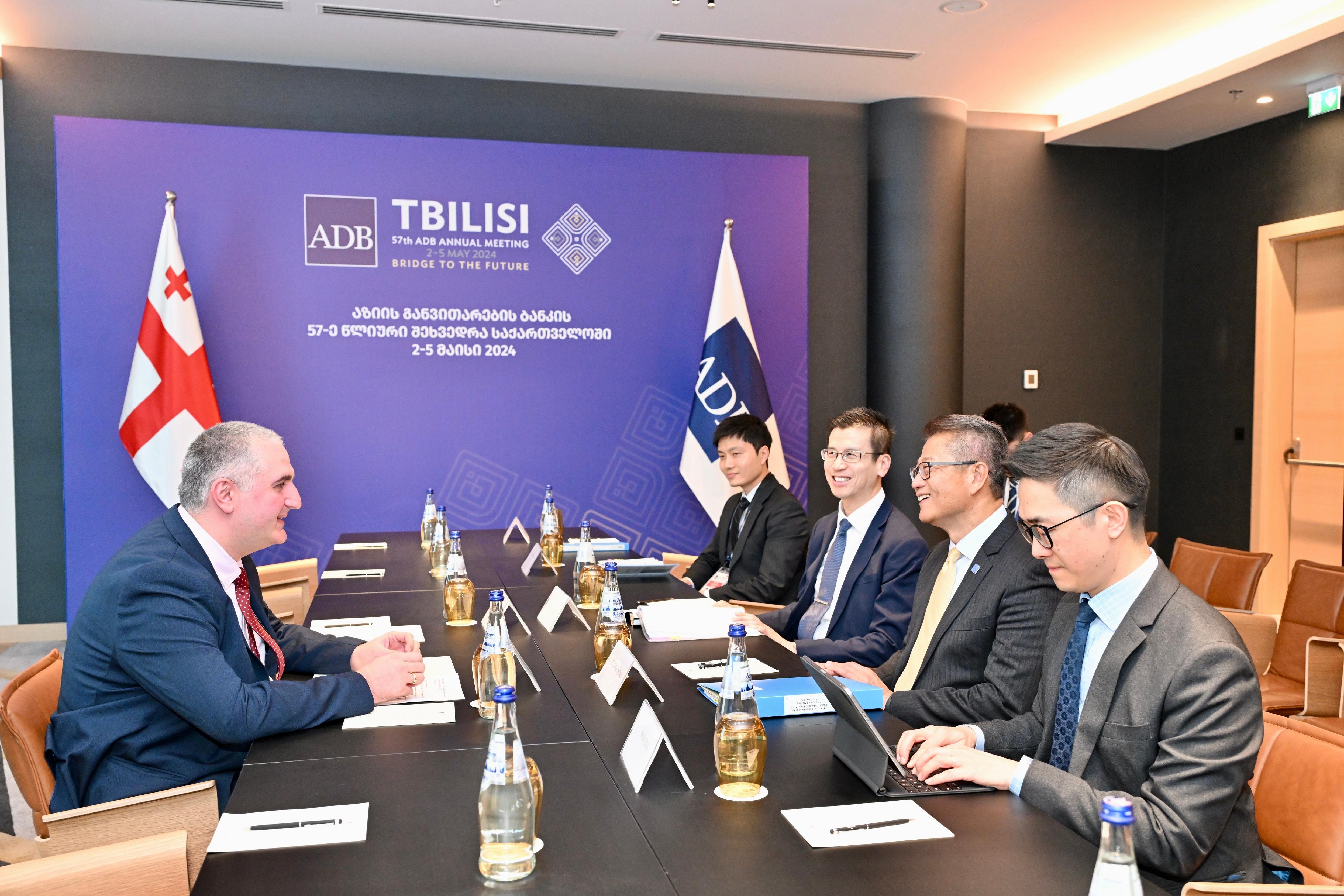 The Financial Secretary, Mr Paul Chan, continued his attendance yesterday (May 3, Tbilisi time) at the 57th Annual Meeting of the Board of Governors of the Asian Development Bank in Tbilisi, Georgia. Photo shows Mr Chan (second right) meeting the Minister of Finance of Georgia, Mr Lasha Khutsishvili (first left), to discuss the enhancement of bilateral relationships.
