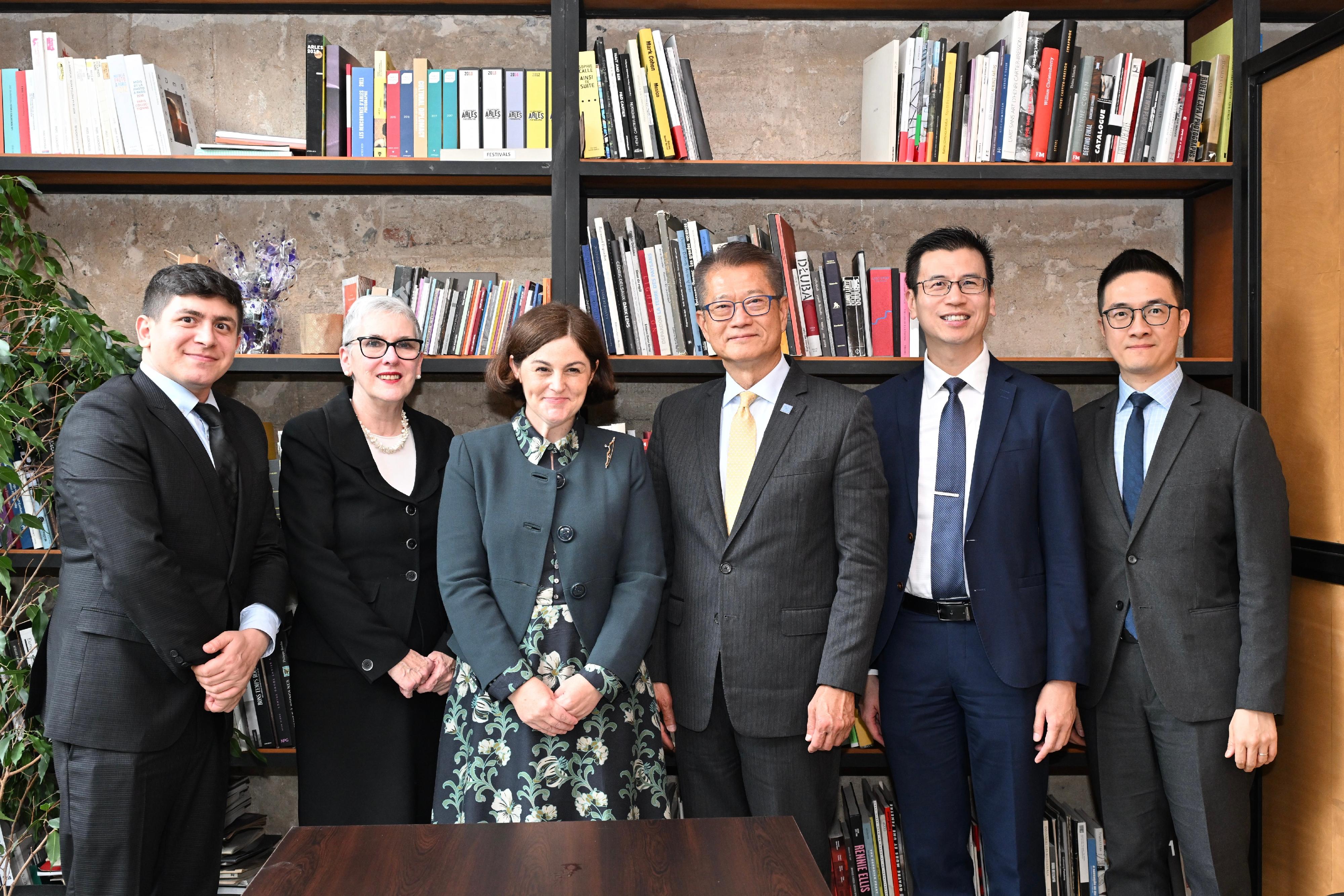 The Financial Secretary, Mr Paul Chan, continued his attendance yesterday (May 3, Tbilisi time) at the 57th Annual Meeting of the Board of Governors of the Asian Development Bank in Tbilisi, Georgia. Photo shows Mr Chan (third right) with Asian Development Bank Executive Director, Ms Rachel Thompson (third left) and Deputy Executive Director, Ms Lisa Wright (second left) after a meeting to discuss the strengthening of bilateral cooperation.