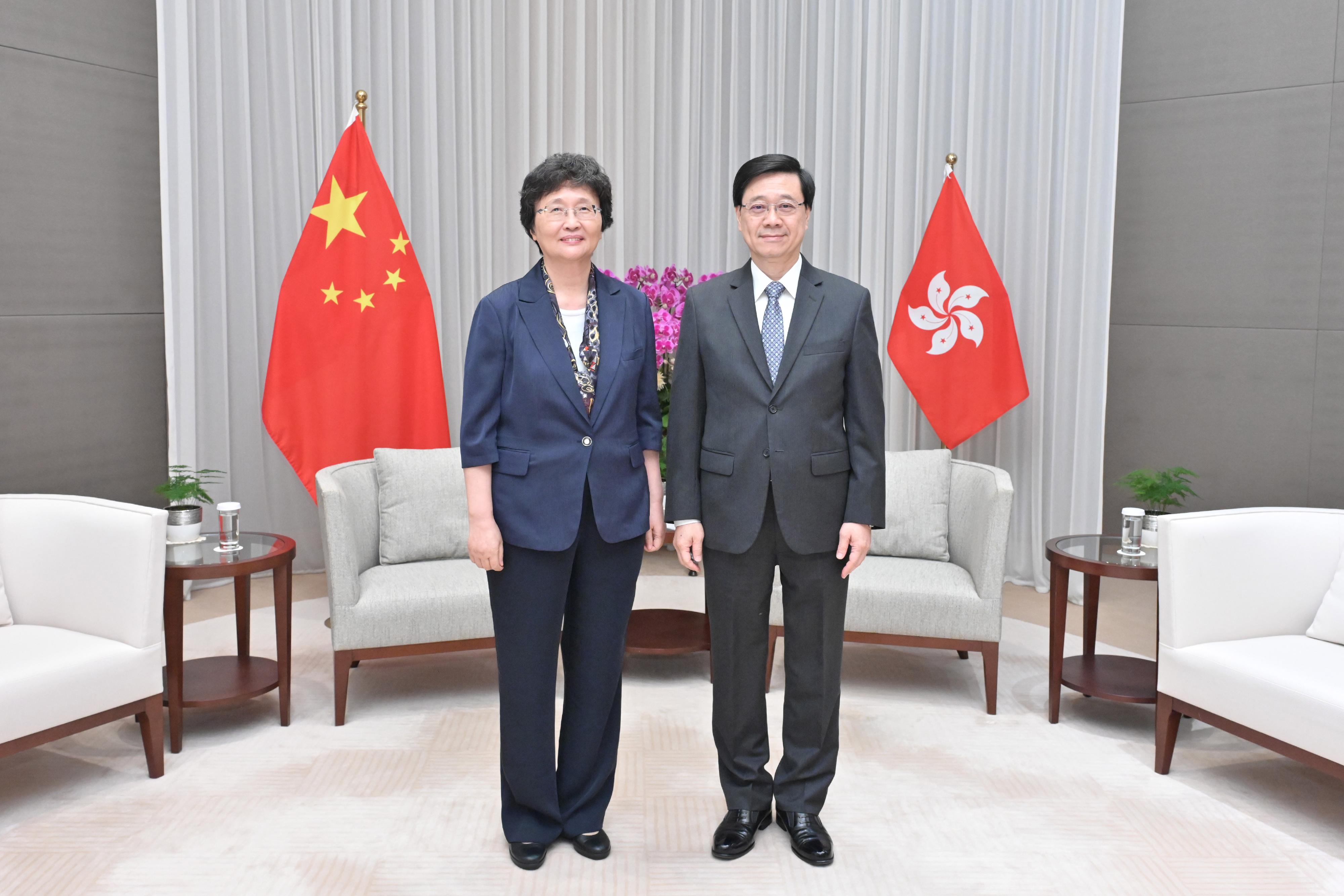 The Chief Executive, Mr John Lee (right), meets with the Minister of Human Resources and Social Security, Ms Wang Xiaoping (left), today (May 6).