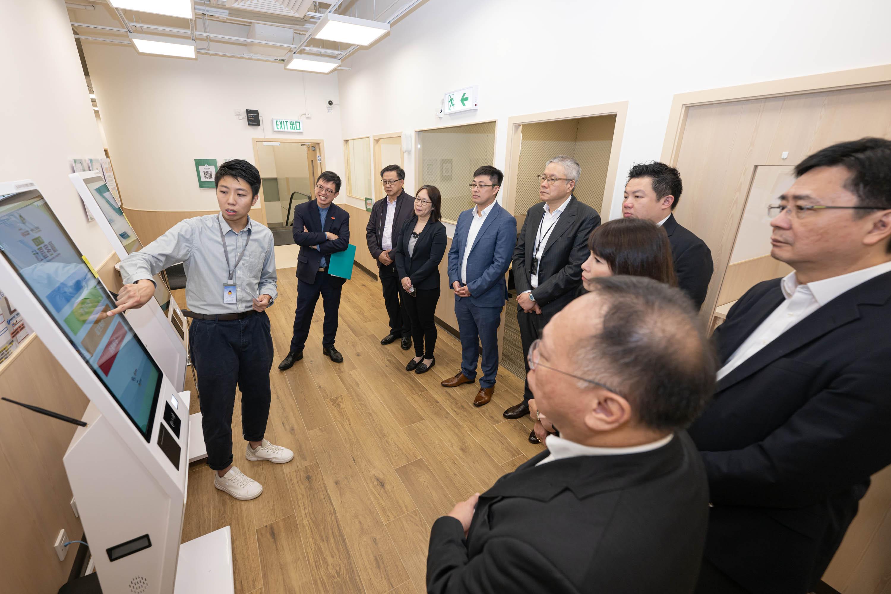 The Legislative Council Panel on Welfare Services visited the Sham Shui Po Community Living Room today (May 6). Photo shows members receiving a briefing by representatives of the Lok Sin Tong Benevolent Society, Kowloon.