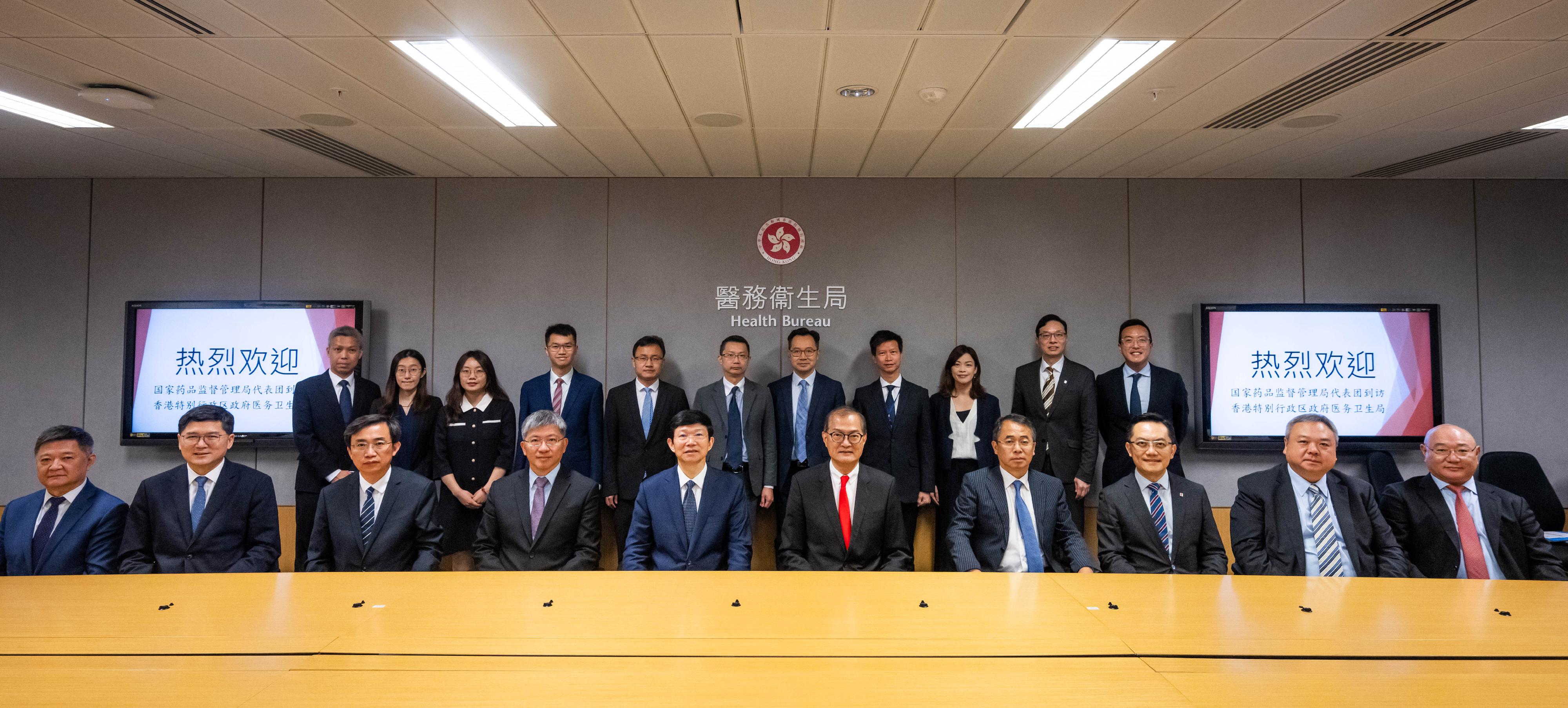 The Secretary for Health, Professor Lo Chung-mau, meets with a delegation led by the Commissioner of the National Medical Products Administration, Mr Li Li, today (May 8). Photo shows Professor Lo (front row, fifth right); Mr Li (front row, fifth left); the Permanent Secretary for Health, Mr Thomas Chan (front row, fourth left); the Director of Health, Dr Ronald Lam (front row, third right); the Chief Executive of the Hospital Authority, Dr Tony Ko (front row, second left), and other attendees of the meeting.