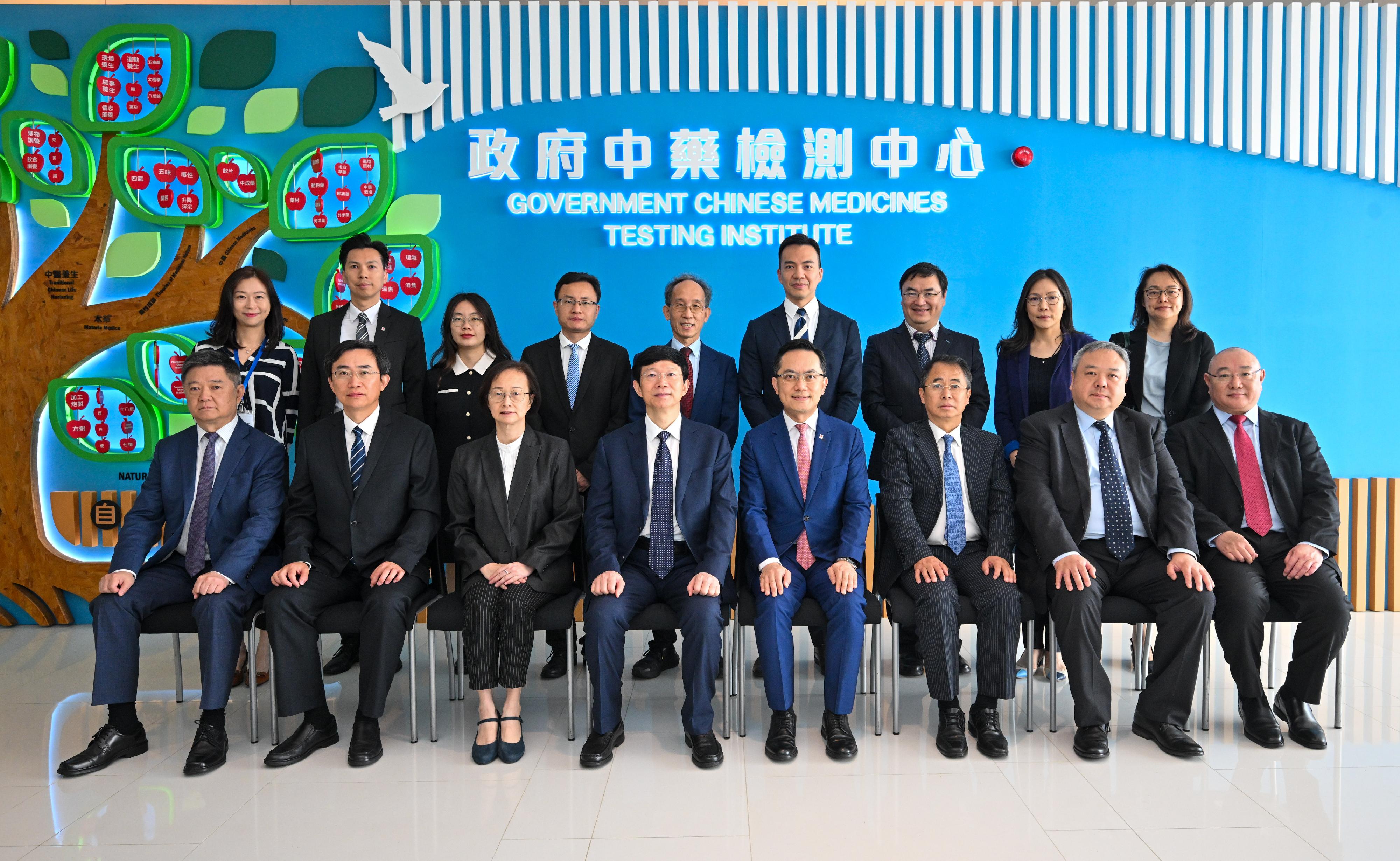 The Department of Health (DH) and National Institutes for Food and Drug Control today (May 9) signed the Co-operation Agreement on Research of Chinese Medicines Standards and on Chinese Medicines Herbarium. Photo shows the Commissioner of the National Medical Products Administration (NMPA), Mr Li Li (front row, fourth left); the Director of Health, Dr Ronald Lam (front row, fourth right); the Director of the Office of Hong Kong, Macao and Taiwan Affairs of the NMPA, Mr Qin Xiaoling (front row, third right); the Director General of the National Institutes for Food and Drug Control, Mr An Fudong (front row, second left); the Controller of Regulatory Affairs of the DH, Dr Amy Chiu (front row, third left); the Director General of the Center for Drug Evaluation of the NMPA, Mr Zhou Siyuan (front row, second right); the Director General of the Center for Medical Device Evaluation of the NMPA, Mr Sun Lei (front row, first left); and the Hong Kong Representative of the National Health Commission, Mr Bi Wenhan (front row, first right), with the delegation after the visit to the Government Chinese Medicines Testing Institute.
