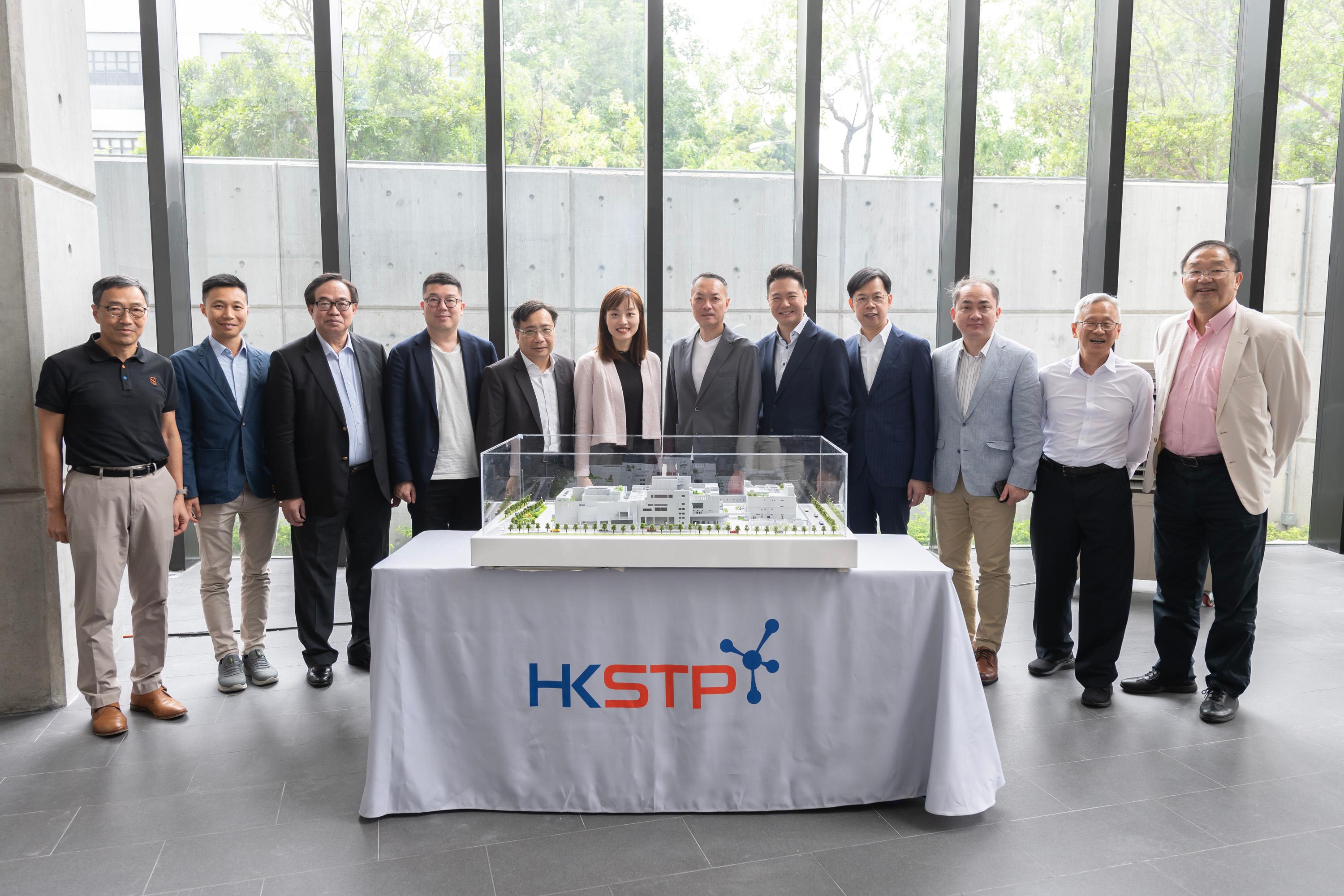 The Legislative Council (LegCo) Subcommittee on Matters Relating to the Promotion of New Industrialization visited the Microelectronics Centre (MEC) at Yuen Long InnoPark today (May 10). Photo shows the Chairman of the Subcommittee on Matters Relating to the Promotion of New Industrialization, Mr Jimmy Ng (sixth right); the Deputy Chairman, Mr Holden Chow (fifth right); other LegCo Members; the Under Secretary for Innovation, Technology and Industry, Ms Lilian Cheong (sixth left); and other representatives of the Administration and Hong Kong Science and Technology Parks Corporation at MEC.