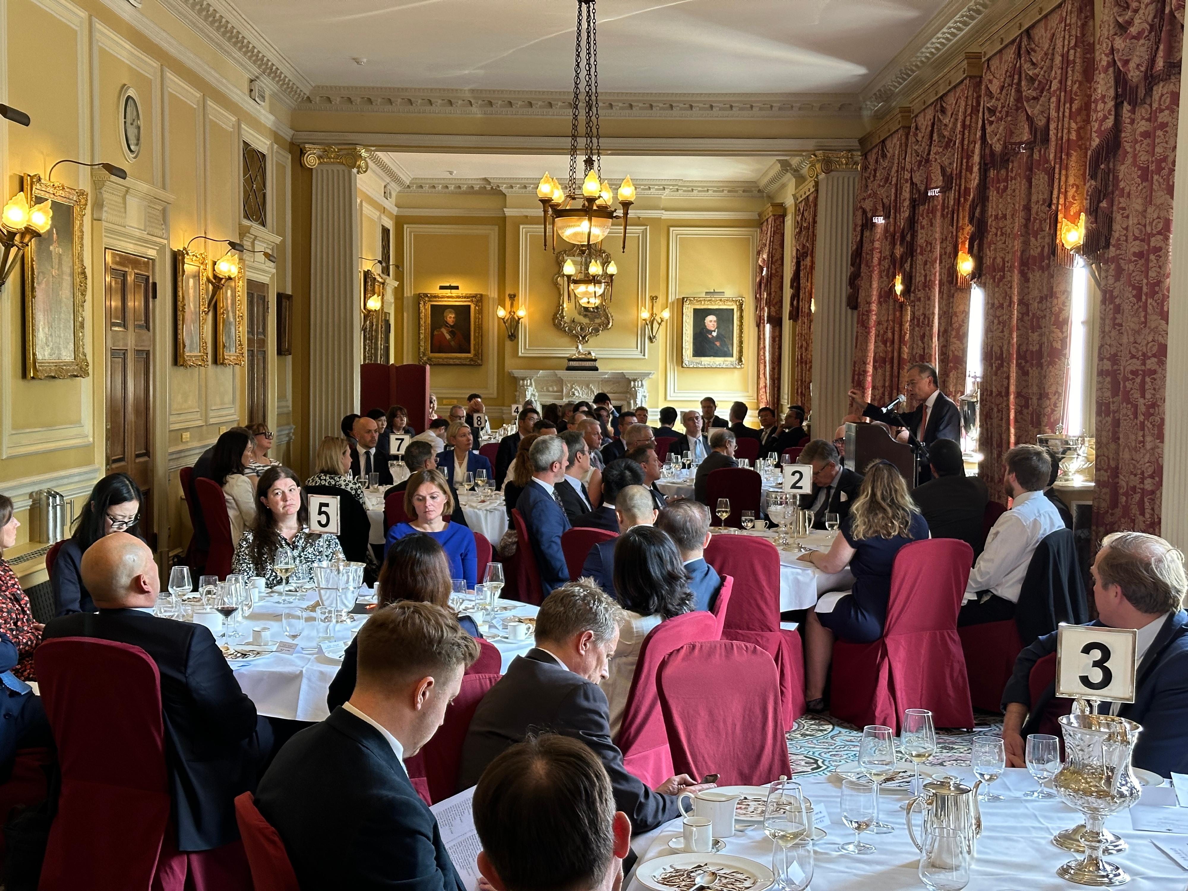 The Hong Kong Economic and Trade Office, London, supported the Hong Kong Association to hold a luncheon on May 10 (London time) to promote Hong Kong's position as a forward-looking international financial centre. The luncheon was attended by over 80 participants, including government officials, parliamentarians, and senior representatives from the financial, business and legal circles.