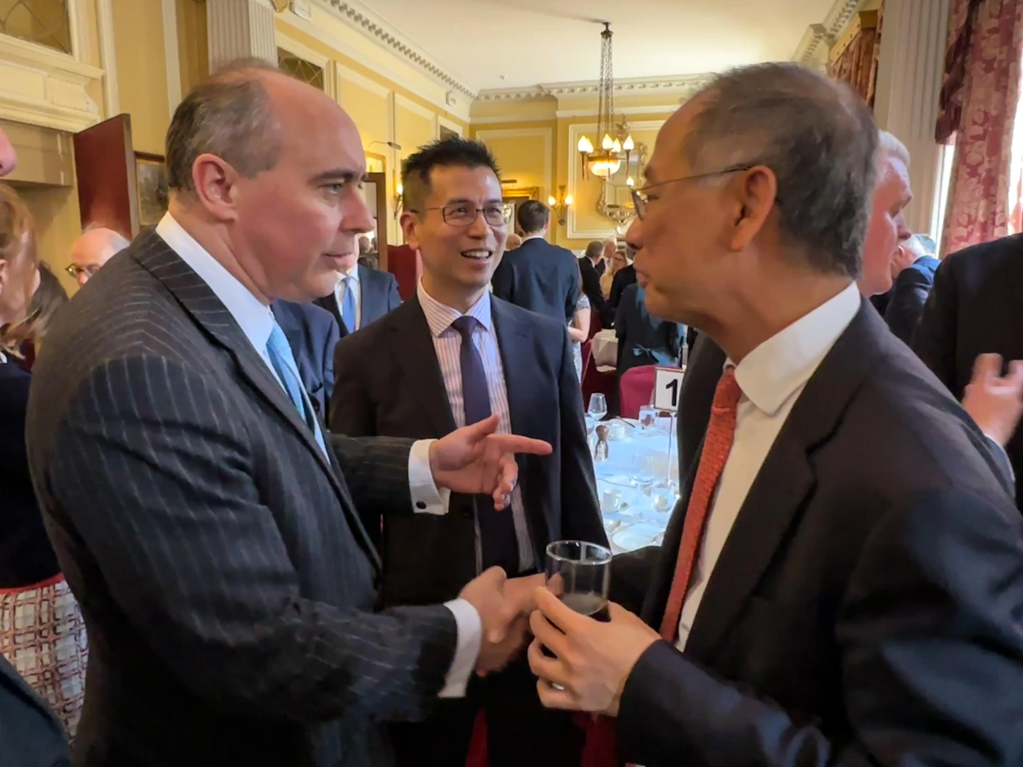 The Hong Kong Economic and Trade Office, London (London ETO), supported the Hong Kong Association to hold a luncheon on May 10 (London time) to promote Hong Kong's position as a forward-looking international financial centre. Photo shows the Chief Executive of HKMA, Mr Eddie Yue (right), and the Director-General of the London ETO, Mr Gilford Law (centre), exchanging views with the Minister of State in the Department for Business and Trade, Lord Dominic Johnson (left), at the luncheon.