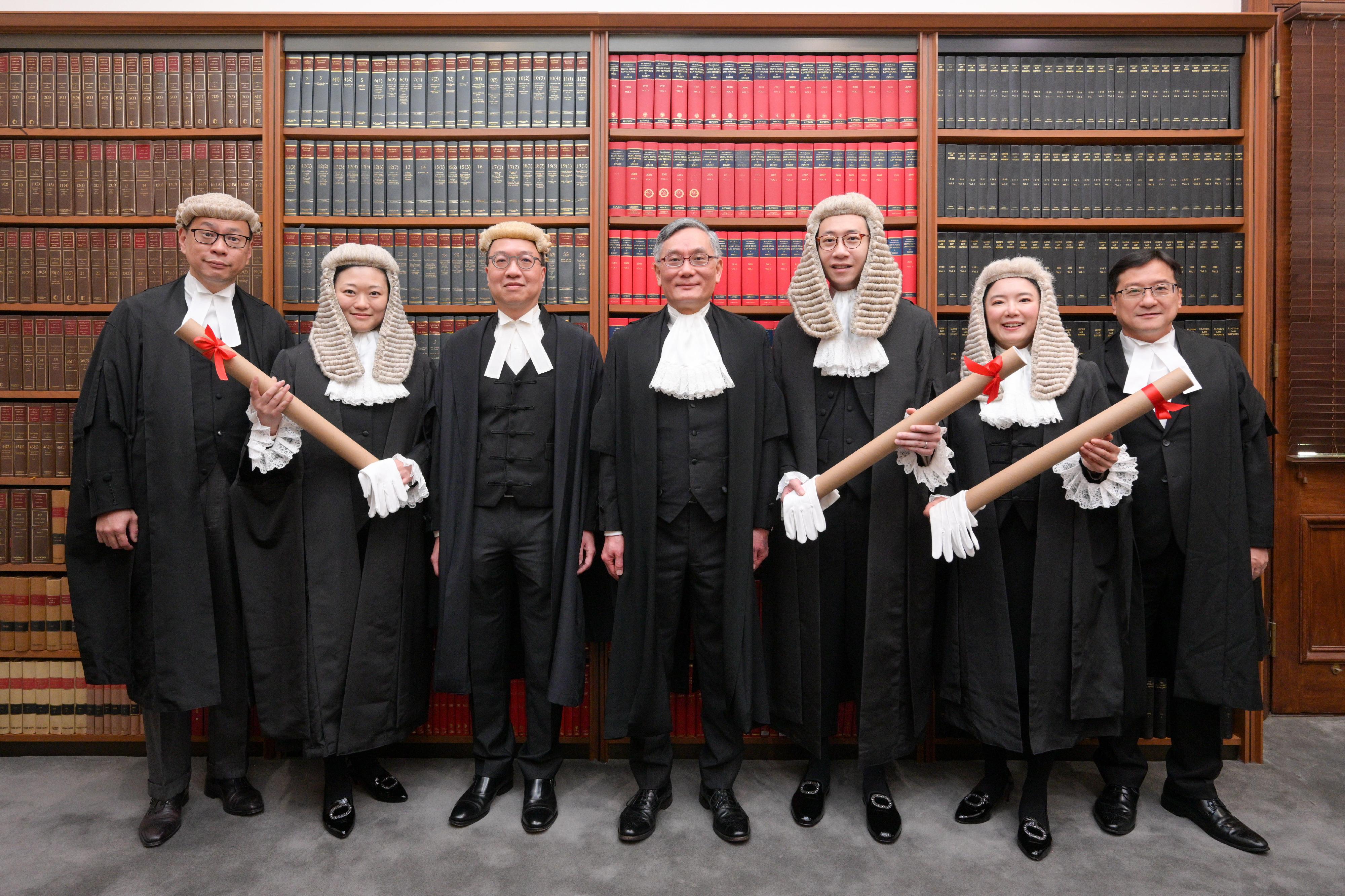 The ceremonial proceedings for the admission of newly appointed Senior Counsel took place at the Court of Final Appeal today (May 11). Photo shows Chief Justice Andrew Cheung Kui-nung, Chief Justice of the Court of Final Appeal (centre); the Secretary for Justice, Mr Paul Lam, SC (third left); the Chairman of the Hong Kong Bar Association, Mr Victor Dawes, SC (first left); and the President of the Law Society of Hong Kong, Mr Chan Chak-ming (first right), with the newly appointed Senior Counsel Mr Benson Tsoi (third right), Ms Frances Lok (second left), and Miss Queenie Lau (second right).
