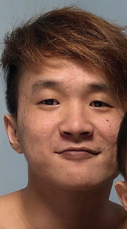 Ho Hiu-pang, aged 28, is about 1.7 metres tall, 70 kilograms in weight and of medium build. He has a round-shaped face with yellow complexion and short black hair. He was last seen wearing a dark blue short-sleeved T-shirt, dark green trousers, white sports shoes and carrying a black rucksack.
