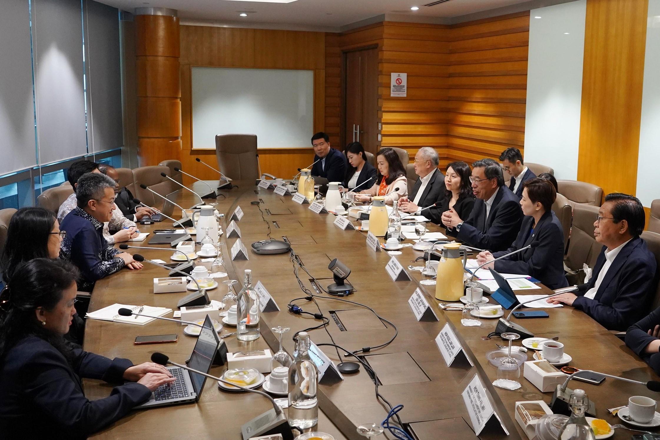 The Legislative Council delegation continues its duty visit in Kuala Lumpur, Malaysia today (May 13). Photo shows the delegation paying a courtesy call on the Deputy Minister of Investment, Trade and Industry of Malaysia, Mr Liew Chin Tong (third left).
