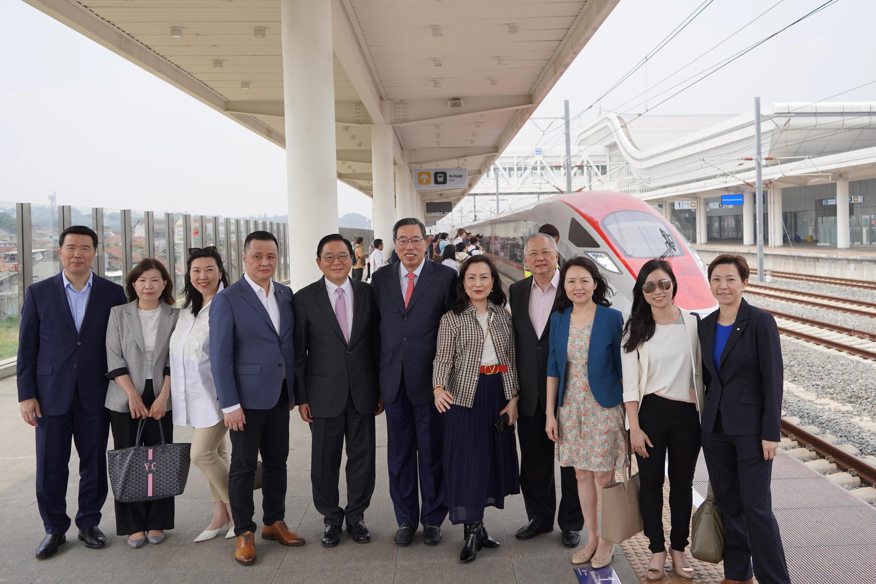 The Legislative Council delegation continued its duty visit in Indonesia today (May 15). Photo shows the delegation takes a ride on the Jakarta-Bandung High-Speed Railway.

