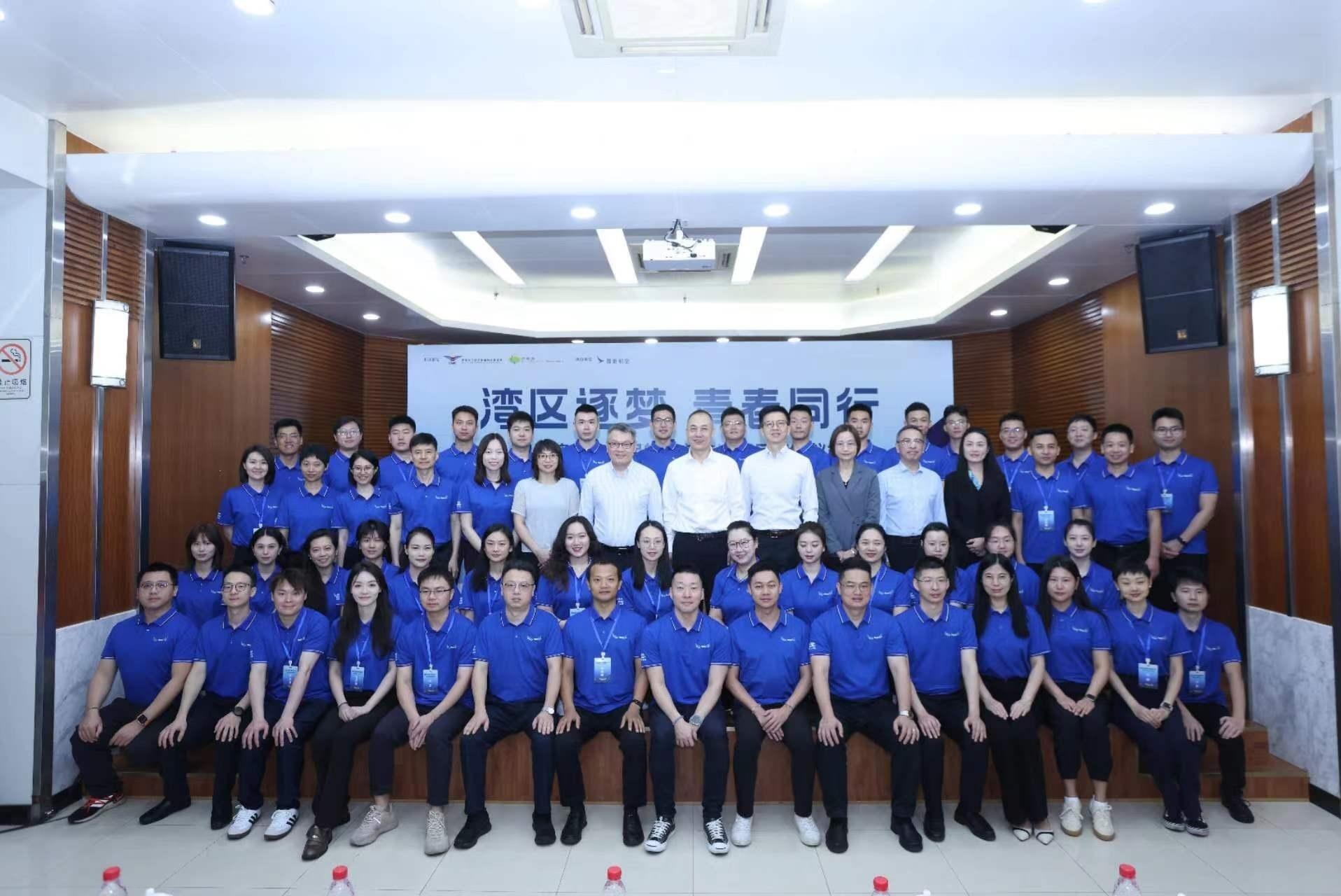 The Launching Ceremony of the Guangdong-Hong Kong-Macao Greater Bay Area Civil Aviation Youth Exchange Program (the Program), jointly organised by the Central and Southern Regional Administration of the Civil Aviation Administration of China (CAAC) and the Civil Aviation Department (CAD), took place in Guangzhou today (May 17). Photo shows officiating guests from the Central and Southern Regional Administration of the CAAC and the CAD, and participants of the first phase of the Program at the ceremony.