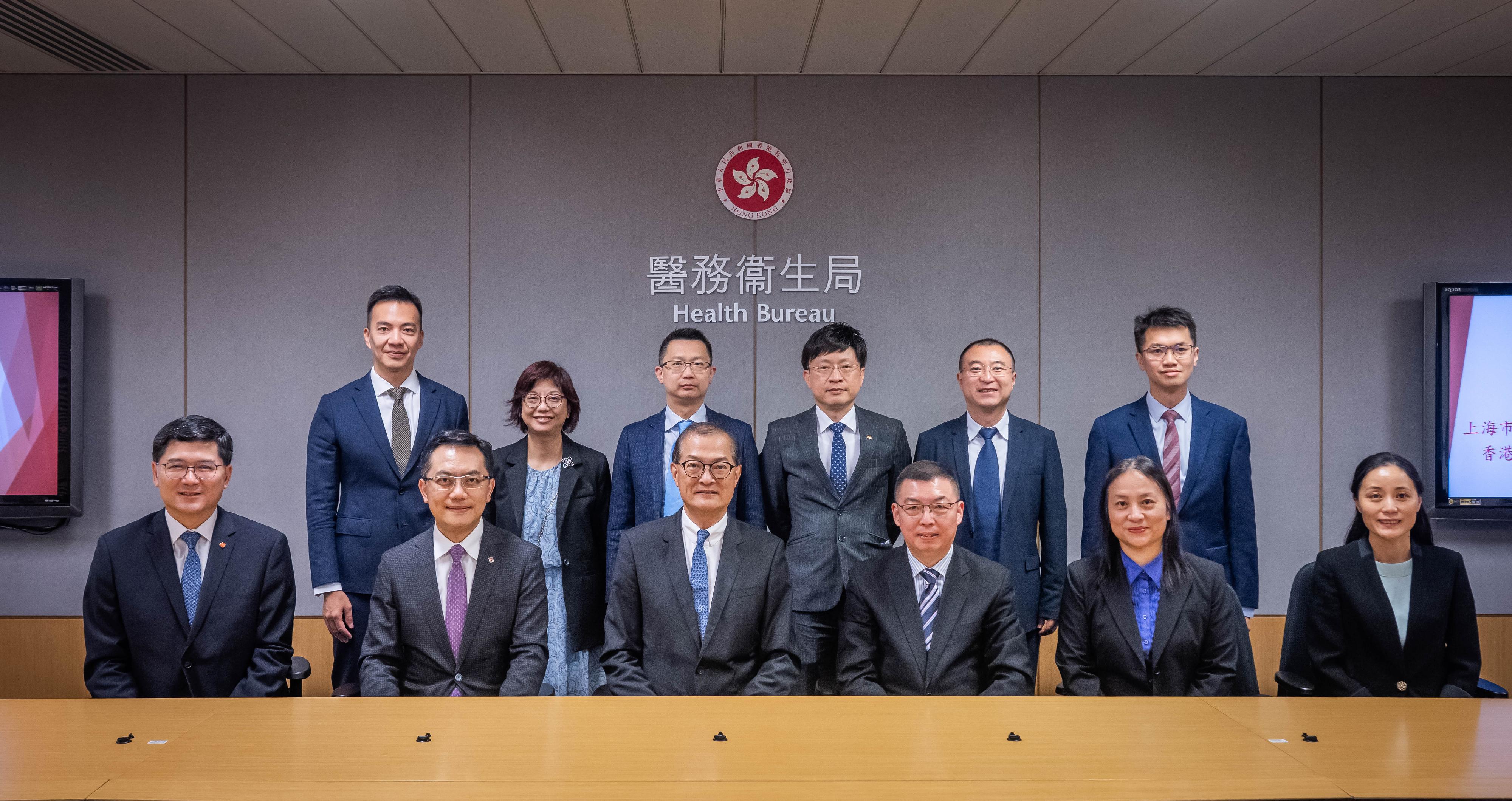 The Secretary for Health, Professor Lo Chung-mau, met with a delegation led by Deputy Director General of the Shanghai Municipal Health Commission Professor Hu Hongyi today (May 17) to explore areas for strengthening healthcare co-operation.  Photo shows Professor Lo (front row, third left); Professor Hu (front row, third right); the Director of Health, Dr Ronald Lam (front row, second left); and the Chief Executive of the Hospital Authority, Dr Tony Ko (front row, first left), with other attendees of the meeting.