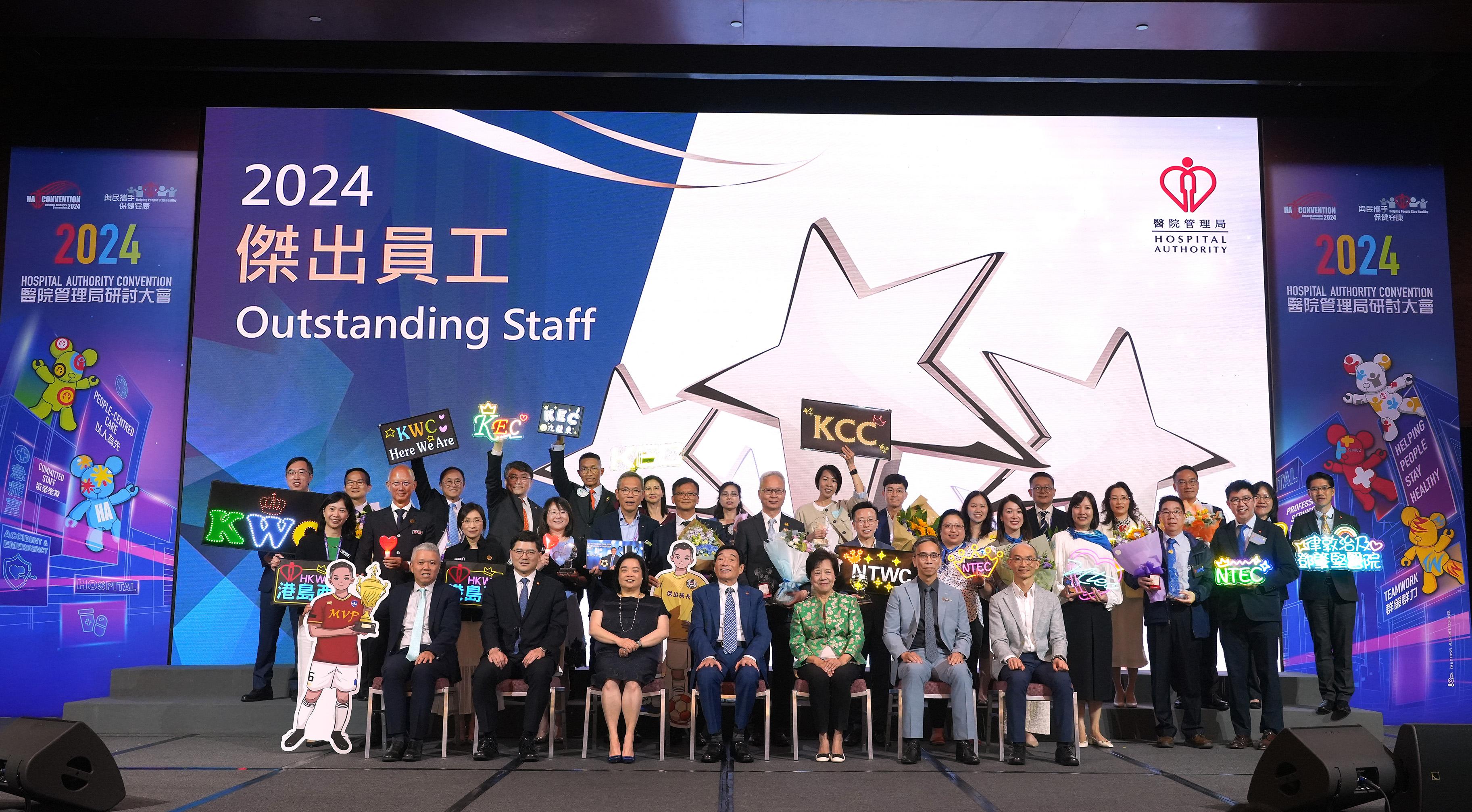 The Hospital Authority (HA) held an award presentation ceremony for the Outstanding Staff and Teams Award and the Young Achievers Award for 2024 today (May 17). Photo shows the HA Chairman, Mr Henry Fan (front row, fourth left); the Selection Panel Chairperson, Ms Margaret Cheng (front row, third left); and the HA Chief Executive, Dr Tony Ko (front row, second left), with outstanding staff awardees and their proposers and selection panel members after the ceremony.

