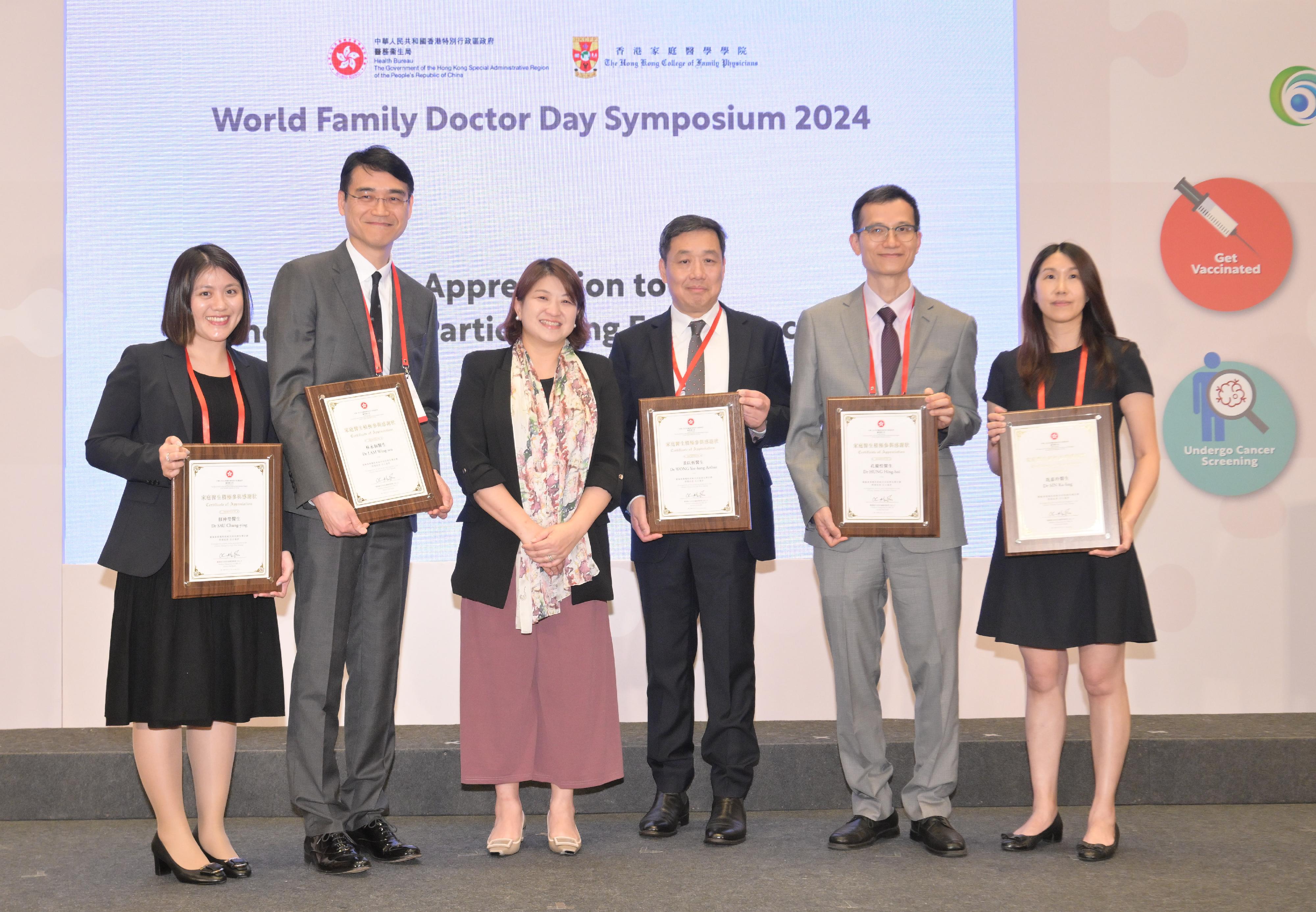 The Health Bureau presents certificates of appreciation to five family doctors who actively participate in the Chronic Disease Co-Care Pilot Scheme at the World Family Doctor Day Symposium today (May 18). Photo shows the Under Secretary for Health, Dr Libby Lee (third left), with the five doctors being commended who are Dr Sau Chung-ying (first left); Dr Lam Wing-wo (second left); Dr Arthur Wong (third right); Dr Hung Hing-hoi (second right); and Dr Sin Ka-ling (first right).