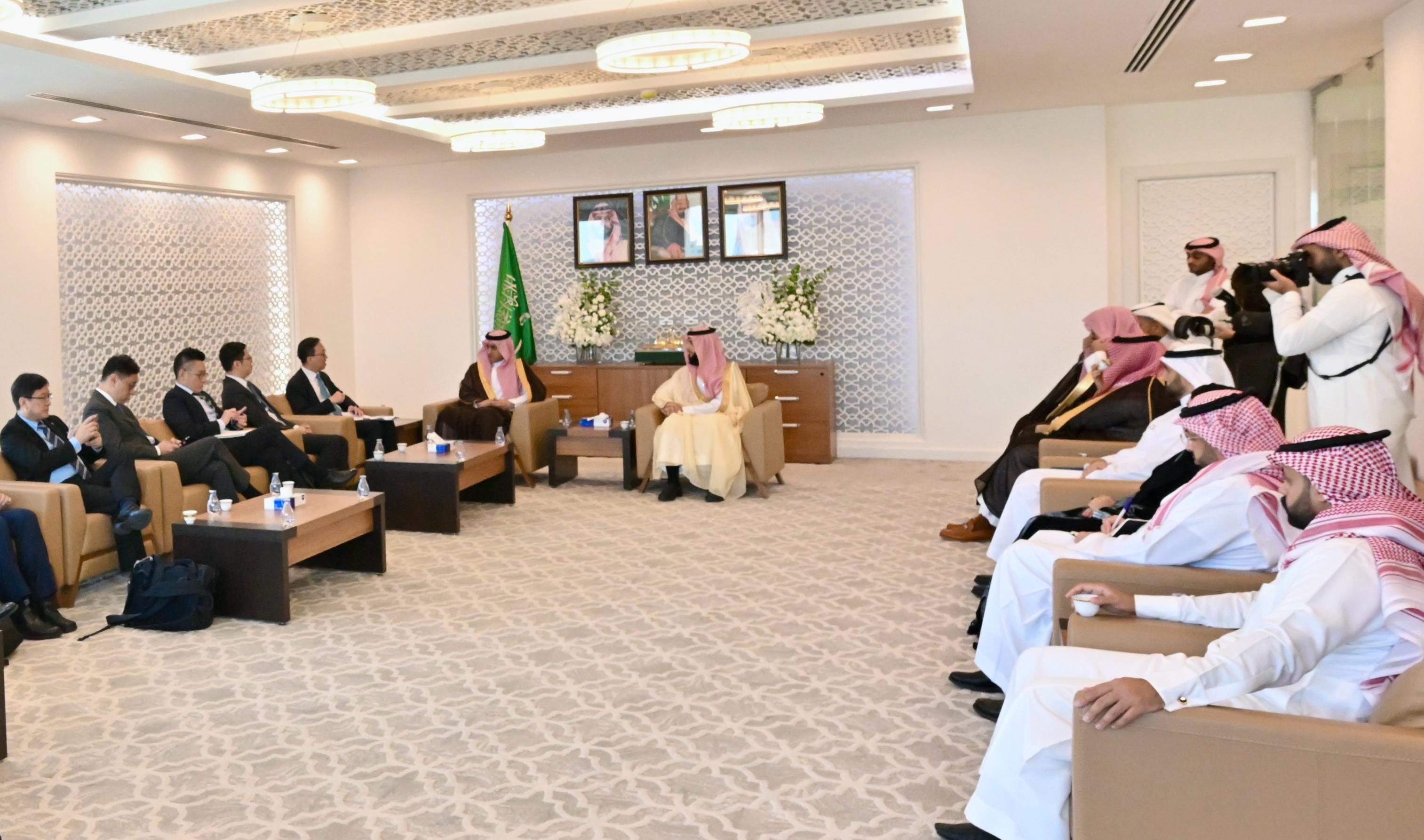 The Secretary for Justice, Mr Paul Lam, SC, continued his visit to Riyadh, Saudi Arabia, today (May 20, Riyadh time) with his about 30-person delegation, comprising representatives from the Law Society of Hong Kong, the Hong Kong Bar Association, the Hong Kong Exchanges and Clearing Limited, Invest Hong Kong and related sectors. Photo shows Mr Lam (fifth left) and his delegation meeting with the Vice-Minister of Justice of the Kingdom of Saudi Arabia, Dr Najem bin Abdullah al-Zaid (sixth left).
