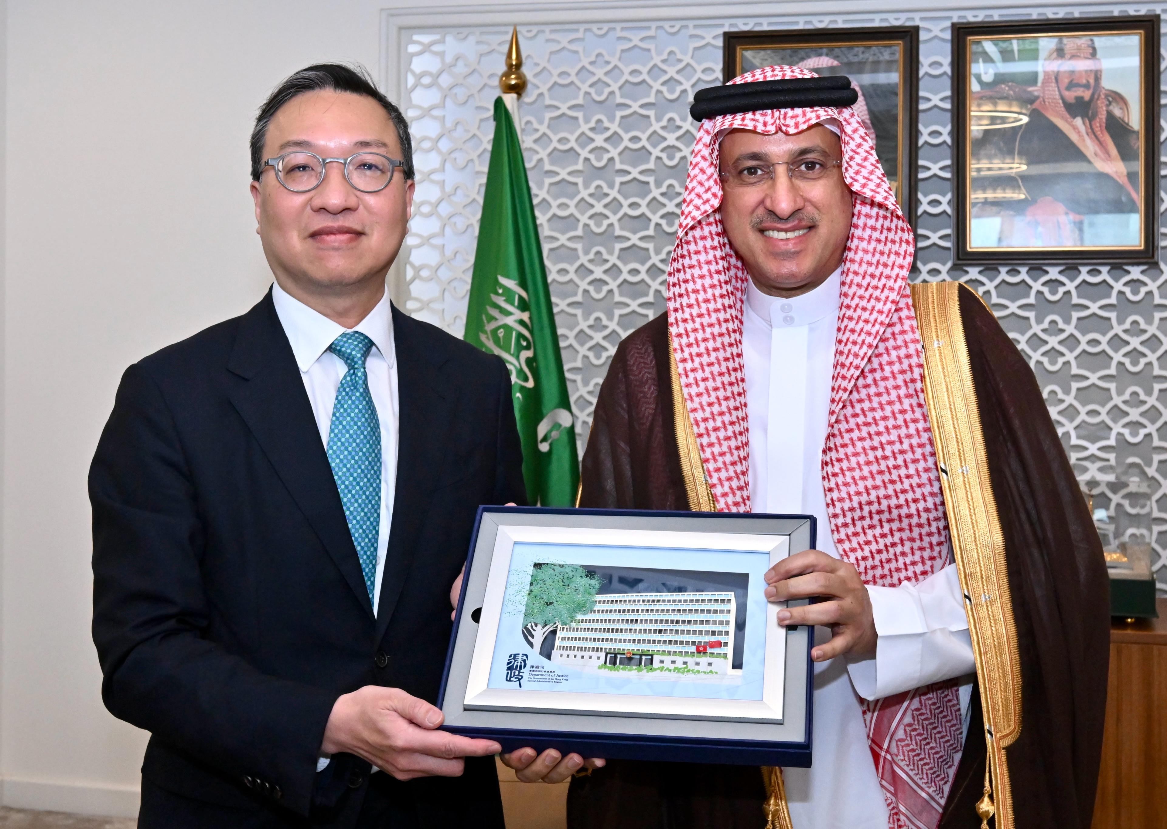 The Secretary for Justice, Mr Paul Lam, SC, continued his visit to Riyadh, Saudi Arabia, today (May 20, Riyadh time) with his about 30-person delegation, comprising representatives from the Law Society of Hong Kong, the Hong Kong Bar Association, the Hong Kong Exchanges and Clearing Limited, Invest Hong Kong and related sectors. Photo shows Mr Lam (left) presenting a souvenir to the Vice-Minister of Justice of the Kingdom of Saudi Arabia, Dr Najem bin Abdullah al-Zaid (right), after their meeting this morning.
