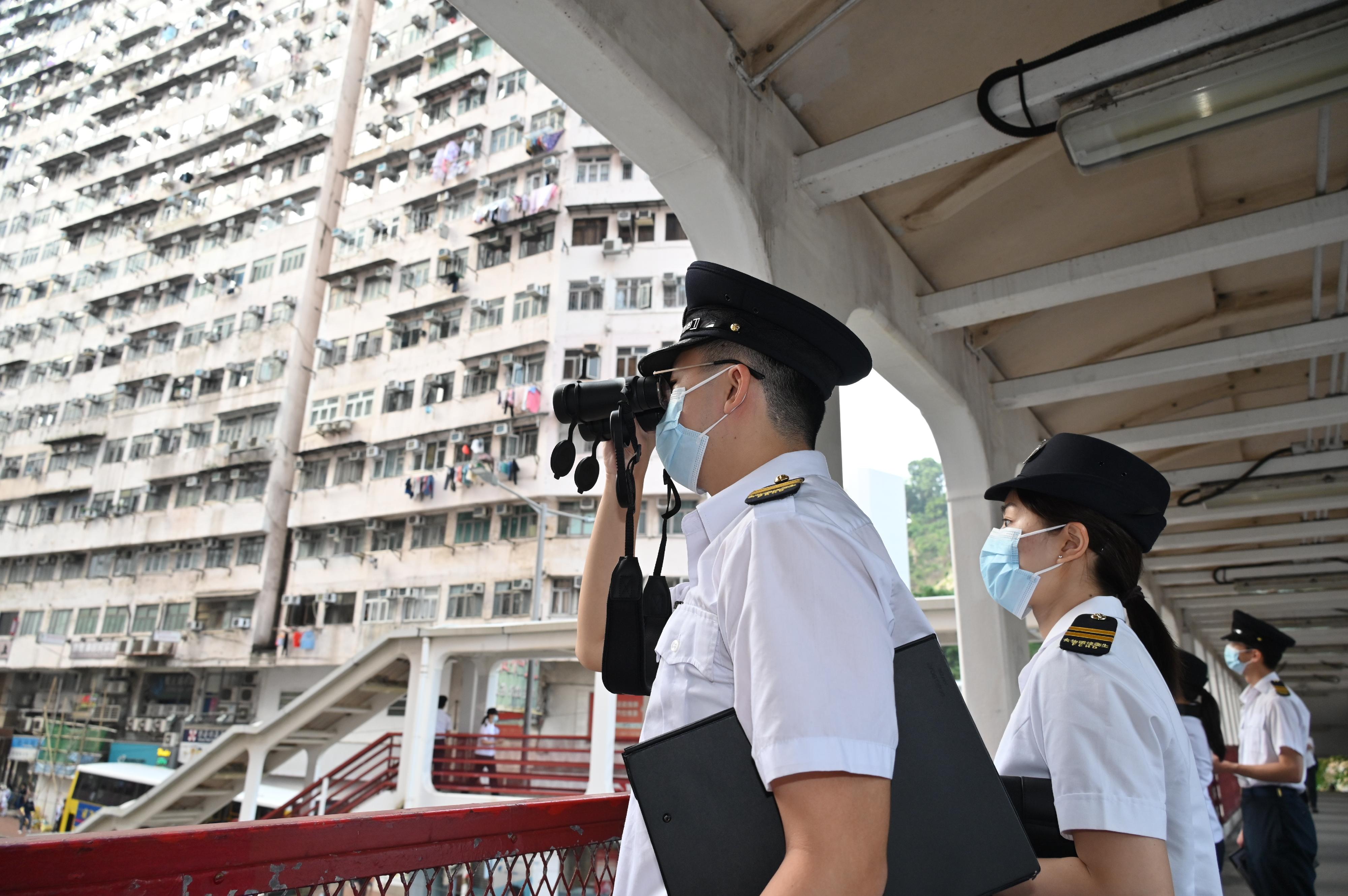 A spokesman for the Food and Environmental Hygiene Department said today (May 20) that the department has launched a pilot enforcement operation, codenamed "CLEARSKY", across various districts in the recent days. The operation has achieved significant results by proactively enhancing inspections to target buildings with dripping air conditioners, complemented by education and publicity efforts.