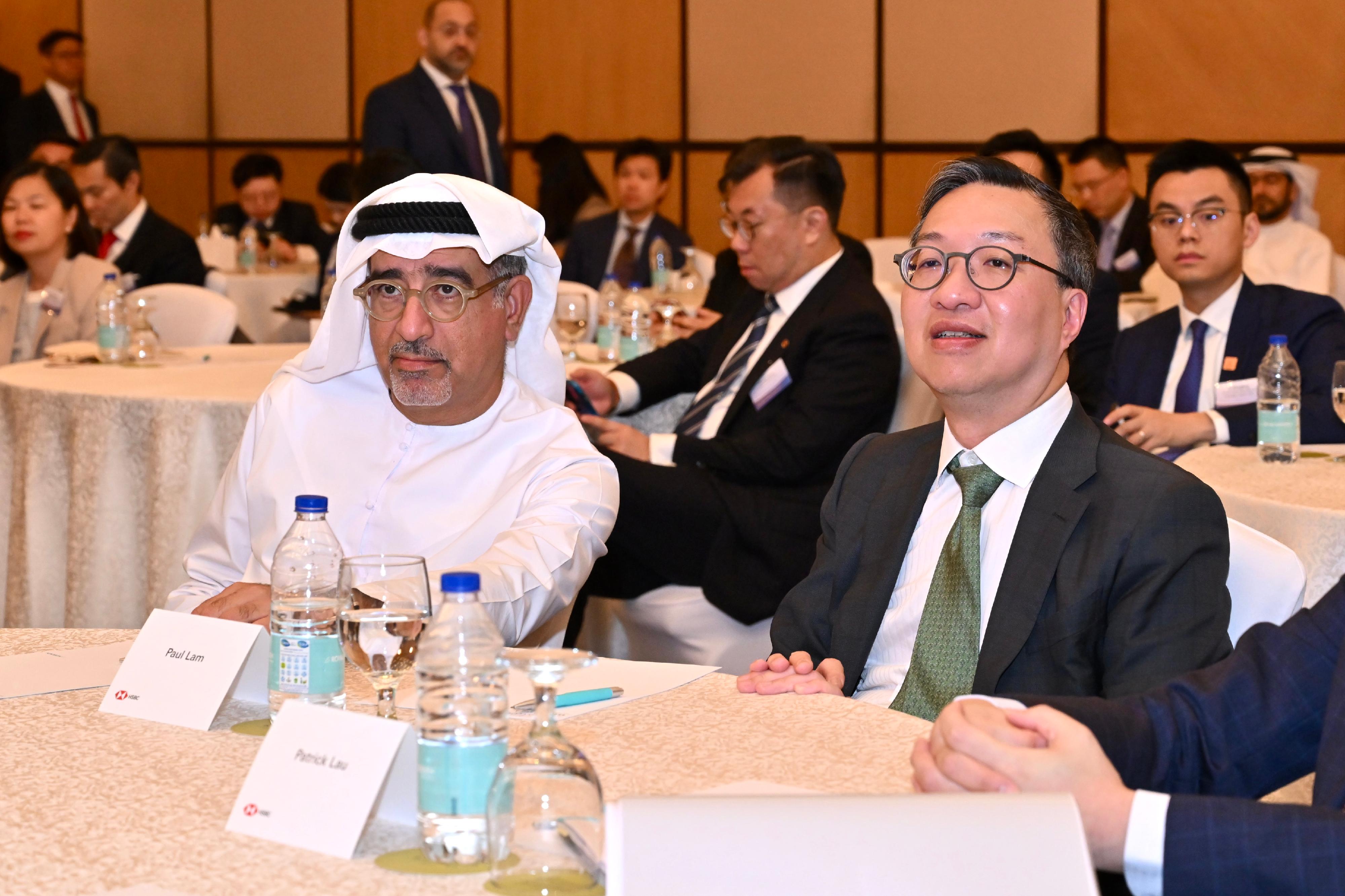 The Secretary for Justice, Mr Paul Lam, SC, started his visit programme to Abu Dhabi, the United Arab Emirates (UAE), today (May 21, Abu Dhabi time) with his about 30-strong delegation, comprising representatives from the Law Society of Hong Kong, the Hong Kong Bar Association, the Hong Kong Exchanges and Clearing Limited, Invest Hong Kong and related sectors. Photo shows Mr Lam (right), accompanied by the Chairman of the Board of HSBC Bank Middle East, Mr Abdulfattah Sharaf (left), at a market briefing by the bank to gain a better understanding of the UAE financial sector's demand for legal services.

