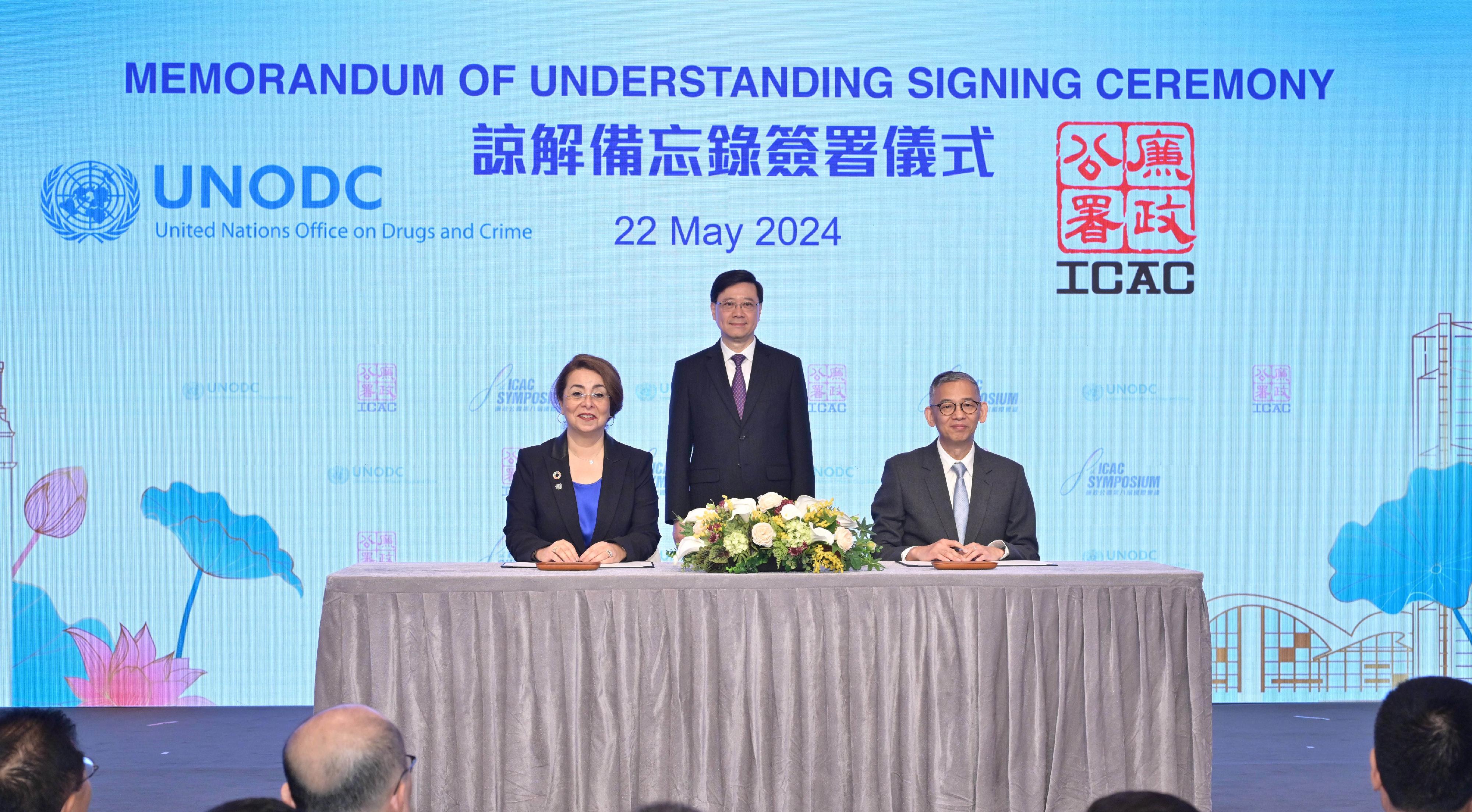 The Chief Executive, Mr John Lee, attended the 8th ICAC (Independent Commission Against Corruption) Symposium today (May 22). Photo shows Mr Lee (centre) witnessing the ICAC Commissioner, Mr Woo Ying-ming (right) and the Executive Director of the United Nations Office on Drugs and Crime, Ms Ghada Fathi Waly (left), signing a Memorandum of Understanding.