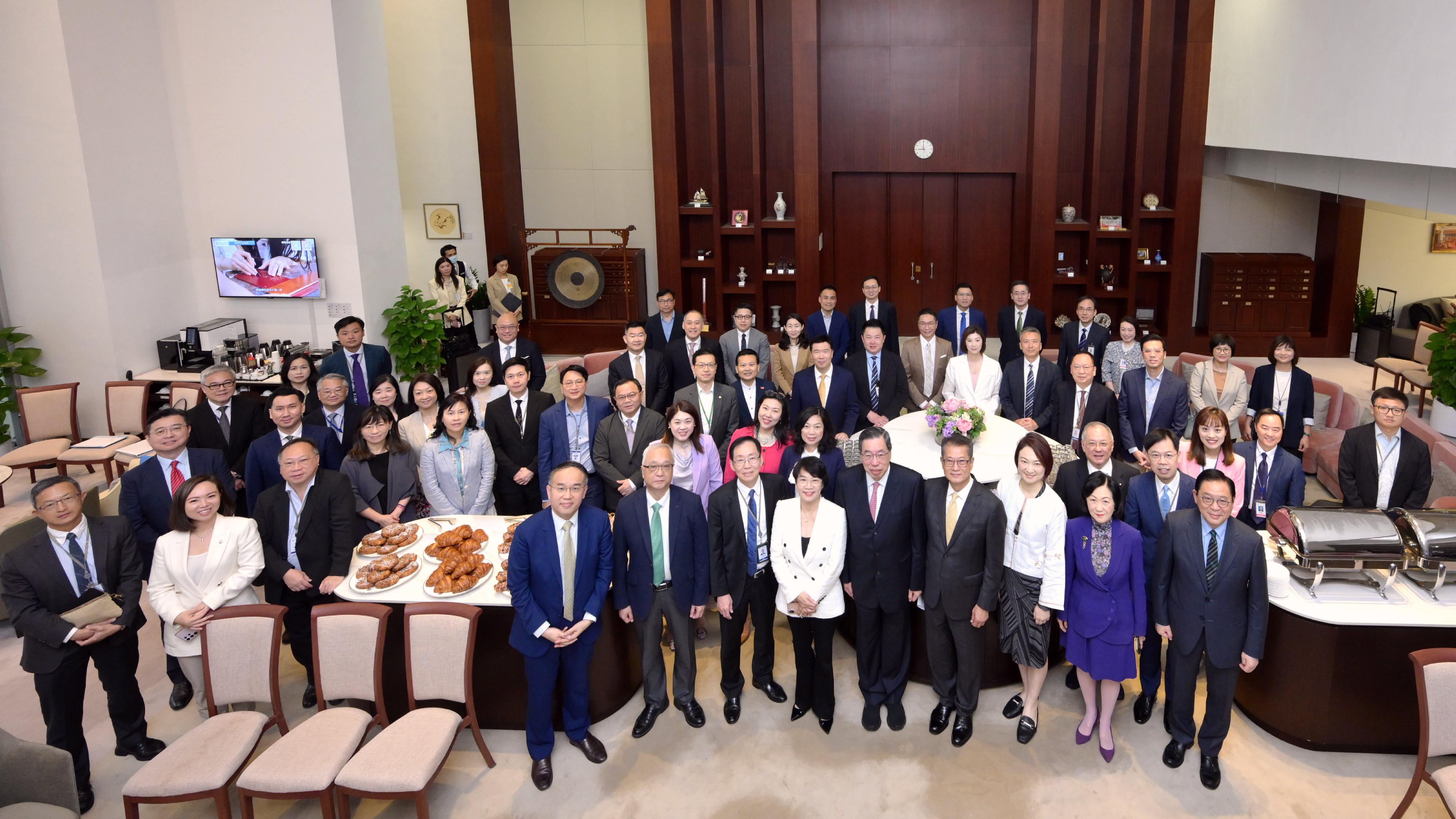 The Financial Secretary, Mr Paul Chan, attended the Ante Chamber exchange session at the Legislative Council (LegCo) today (May 22). Photo shows Mr Chan (first row, fourth right); the President of the LegCo, Mr Andrew Leung (first row, fifth right); the Secretary for Financial Services and the Treasury, Mr Christopher Hui (first row, first left); the Secretary for Environment and Ecology, Mr Tse Chin-wan (first row, second left); the Acting Secretary for Commerce and Economic Development, Dr Bernard Chan (fourth row, third right), and the Acting Secretary for Innovation, Technology and Industry, Ms Lillian Cheong (third row, third right), with LegCo Members before the meeting.