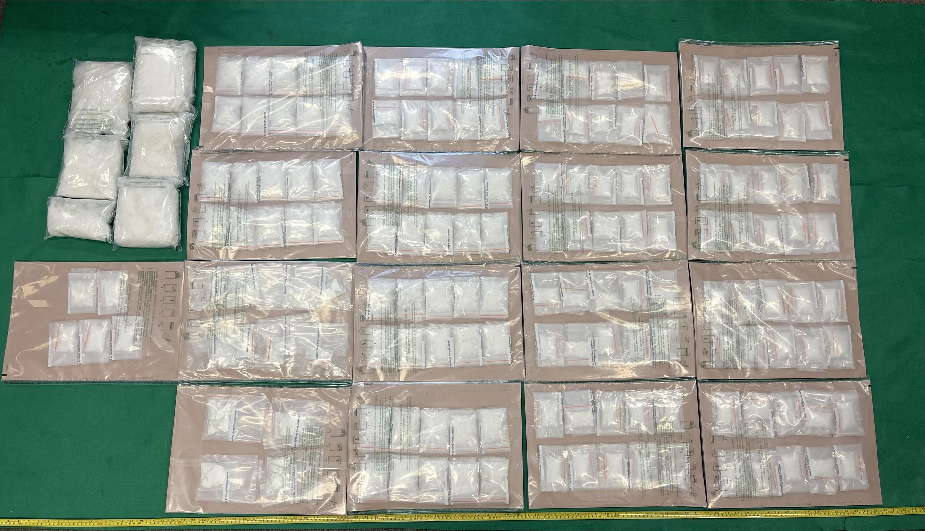 Hong Kong Customs seized about 5 kilograms of suspected methamphetamine at the Shenzhen Bay Control Point on April 18, and about 3.5kg of suspected methamphetamine and about 300 grams of suspected heroin at Quarry Bay yesterday (May 22). The total estimated market value was about $5.2 million. Photo shows the suspected methamphetamine and suspected heroin seized.