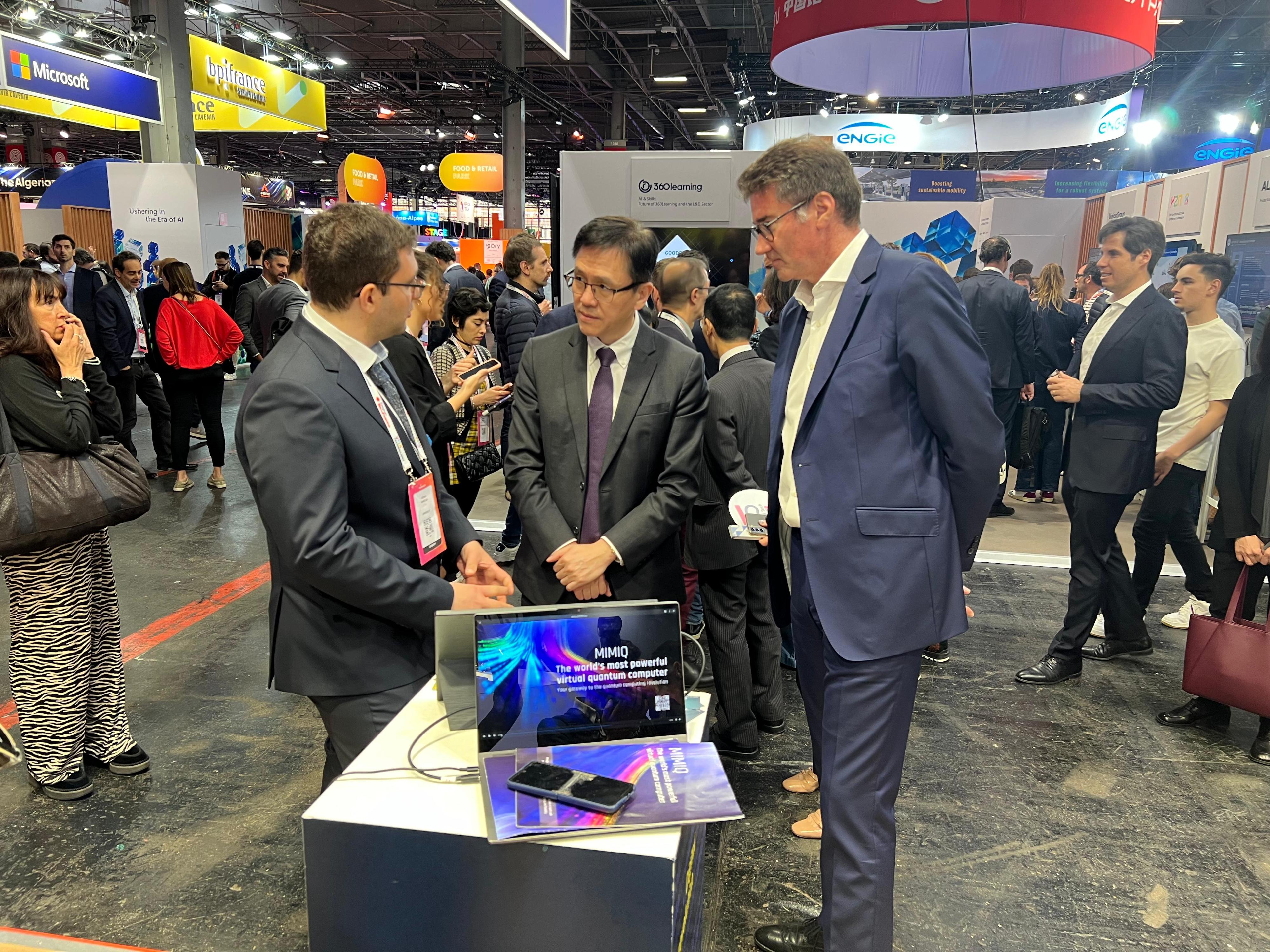The Secretary for Innovation, Technology and Industry, Professor Sun Dong (centre), attended VivaTech 2024 and toured the pavilion set up by Centre national de la recherche scientifique on May 24 (Paris time).