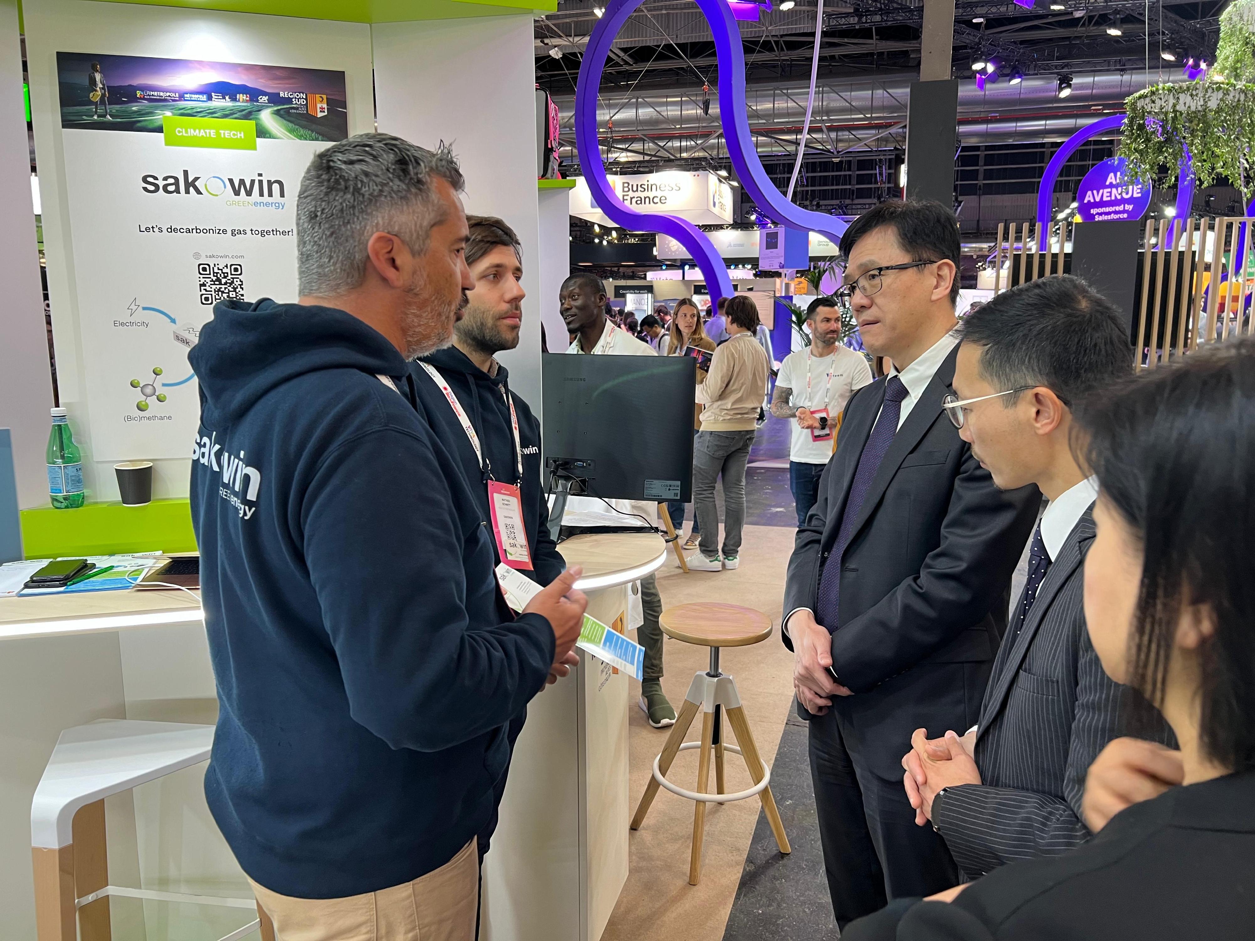The Secretary for Innovation, Technology and Industry, Professor Sun Dong (third right), attended VivaTech 2024 and toured the pavilion set up by Région Sud of France on May 24 (Paris time).