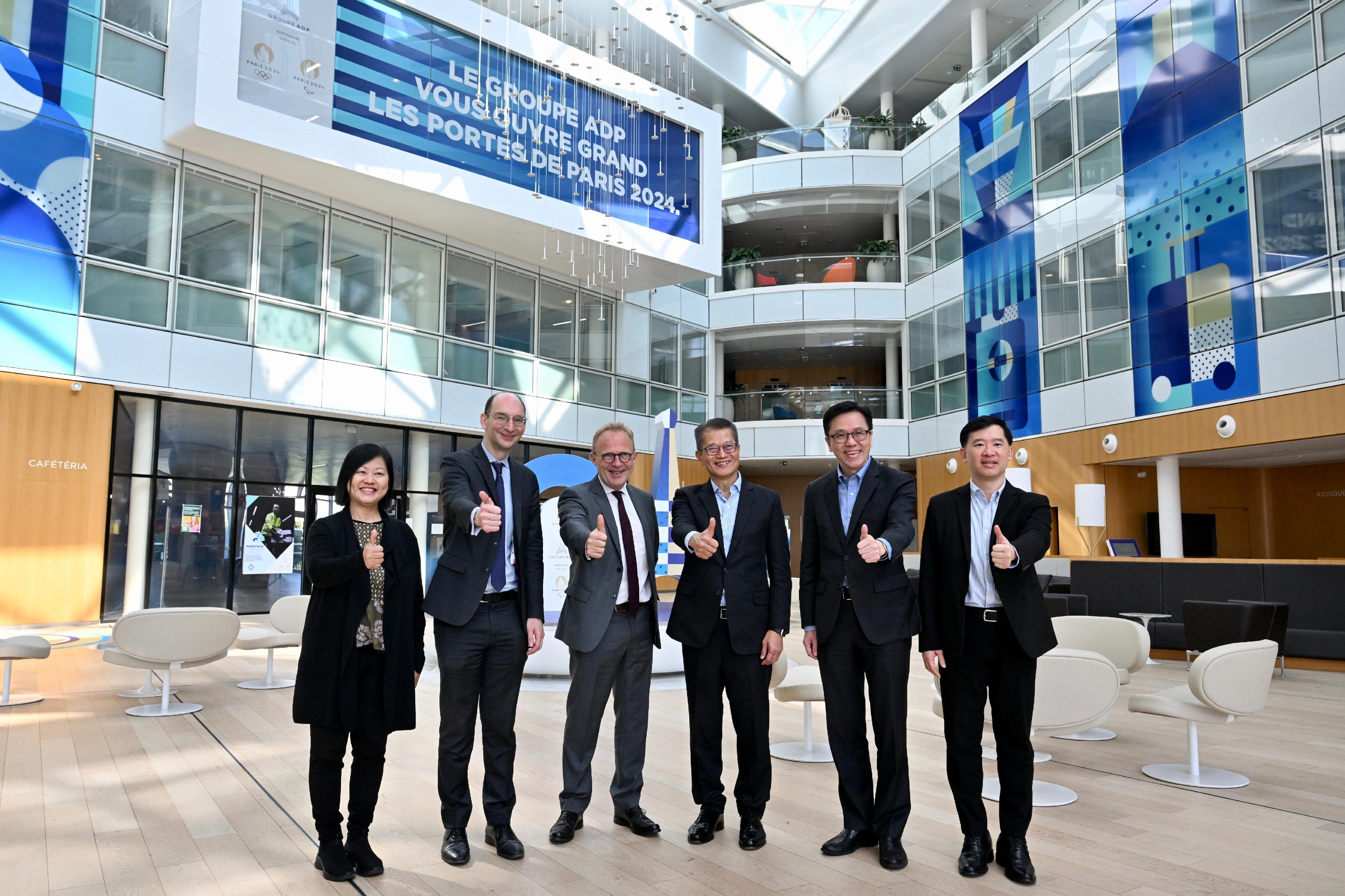 The Secretary for Innovation, Technology and Industry, Professor Sun Dong (second right), continued his visit in Paris, France on May 25 (Paris time). He accompanied the Financial Secretary, Mr Paul Chan (third right), to visit the Groupe ADP Innovation Hub located at the headquarters of Groupe ADP at Paris Charles de Gaulle Airport. The Under Secretary for Constitutional and Mainland Affairs, Mr Clement Woo (first right), and the Special Representative for Hong Kong Economic and Trade Affairs to the European Union, Miss Shirley Yung (first left), also attended.