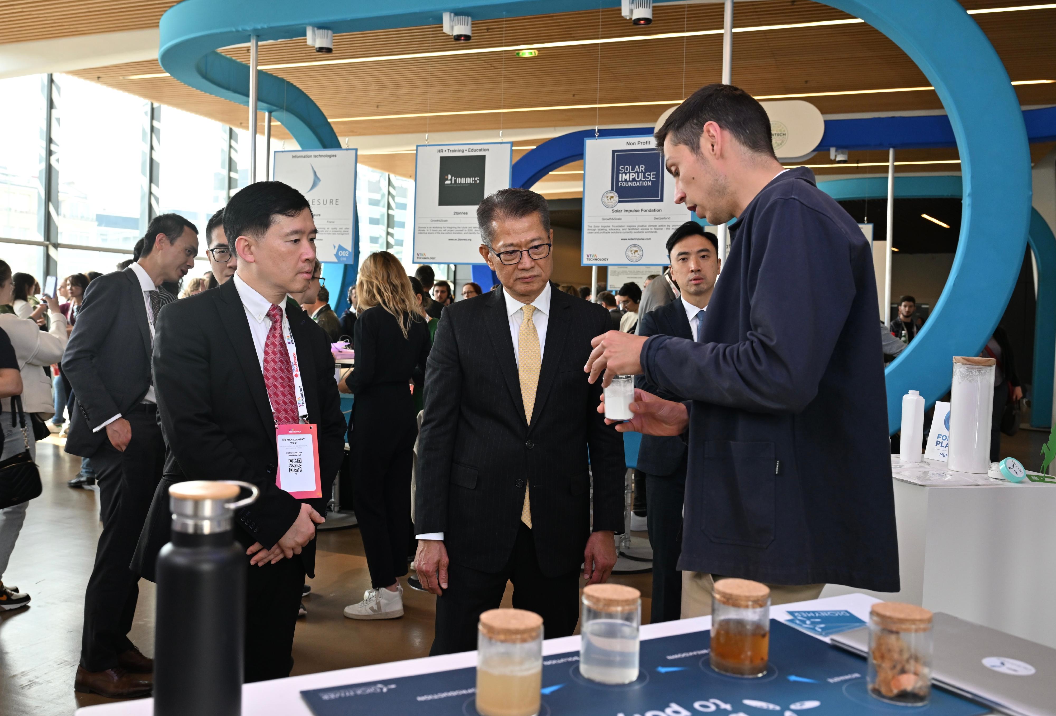 The Financial Secretary, Mr Paul Chan, visited VivaTech 2024, Europe's largest annual technology and startup event, yesterday (May 24, Paris Time). Photo shows Mr Chan (centre) visiting an enterprise participating in the event.