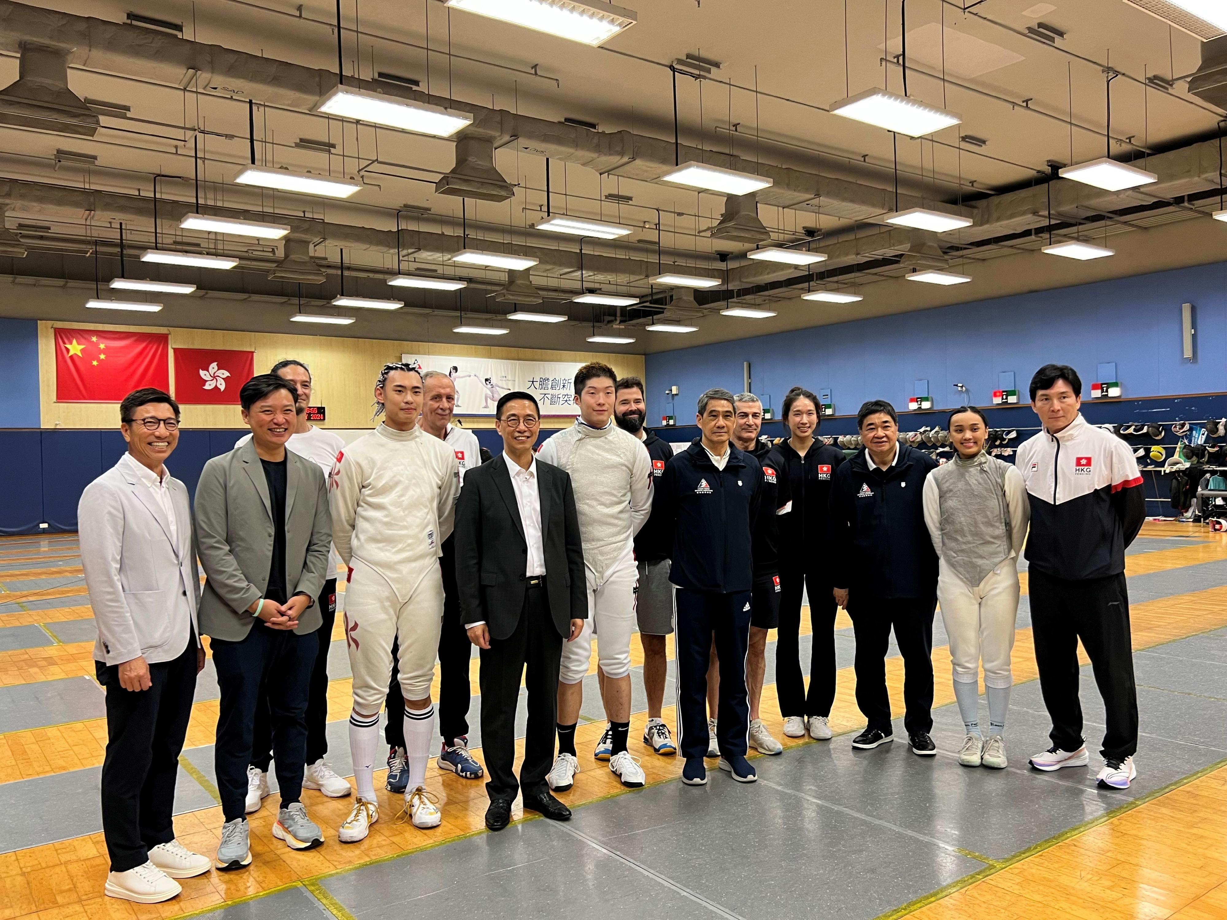 The Secretary for Culture, Sports and Tourism, Mr Kevin Yeung (fourth left, front row), and the Commissioner for Sports, Mr Sam Wong (first left, front row), this afternoon (May 27) visit the fencing hall in the Hong Kong Sports Institute to learn about the training arrangements of athletes, exchange with them and show support to fencing athletes as they prepare for the Olympic Games.