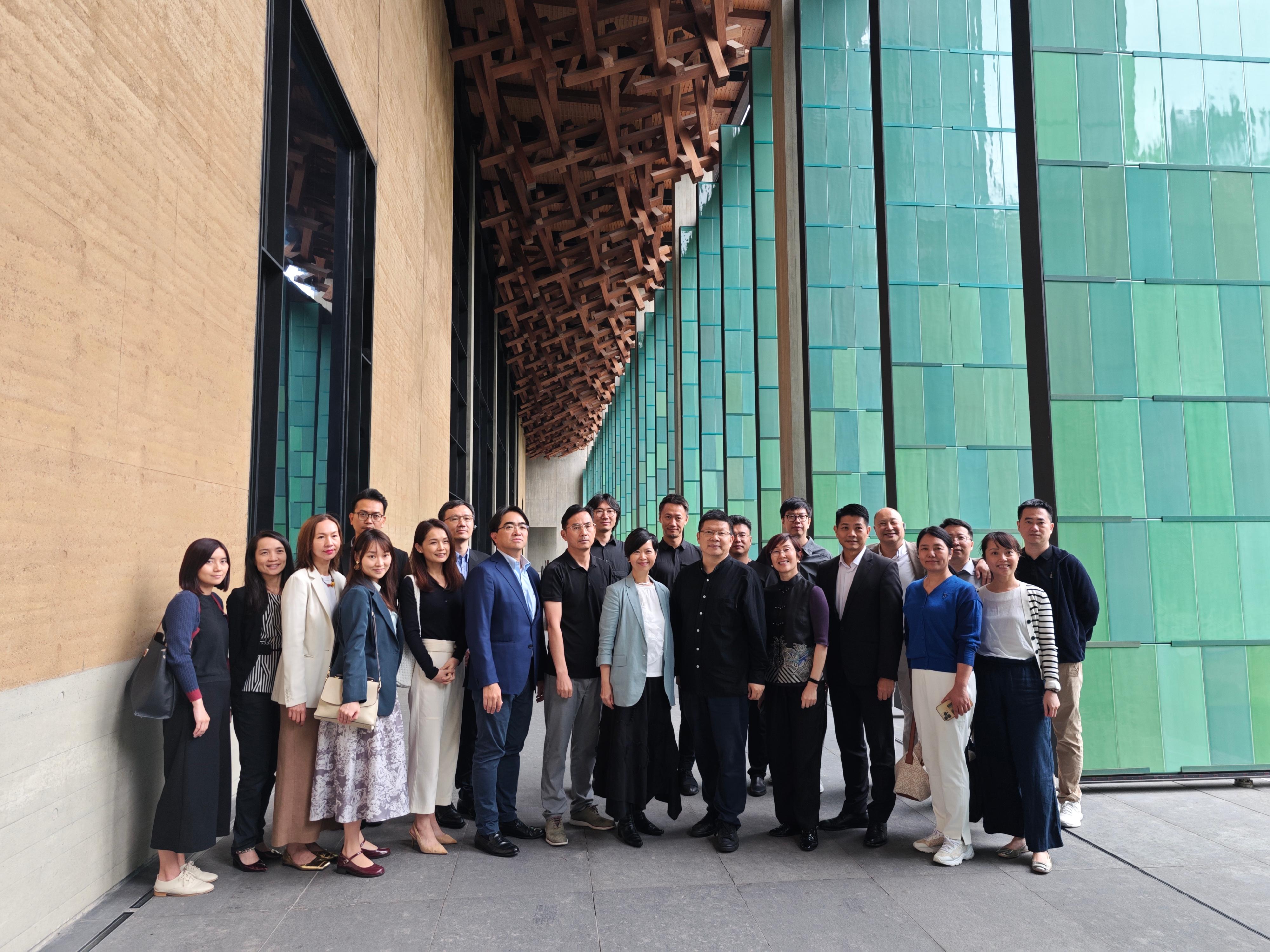 The Secretary for Housing, Ms Winnie Ho, and her delegation began the visit to Hangzhou yesterday (May 27) to meet with Mainland government officials to exchange views in areas such as public housing policies, people-oriented designs, innovative construction technologies, and smart property management. Photo shows Ms Ho (front row, sixth right) visiting the Hangzhou National Archives of Publications and Culture yesterday to learn about its unique architectural structure and how the application of Building Information Modelling (BIM) facilitated its construction. She was also briefed on a variety of Chinese classics and Chinese cultural relics.