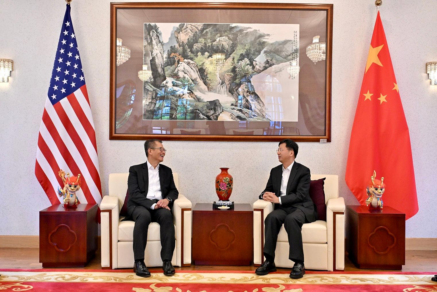 The Financial Secretary, Mr Paul Chan, arrived in San Francisco, the United States, on May 27 (San Francisco time) and met with the Consul General of China in San Francisco, Mr Zhang Jianmin. Photo shows Mr Chan (left) meeting with Mr Zhang (right).