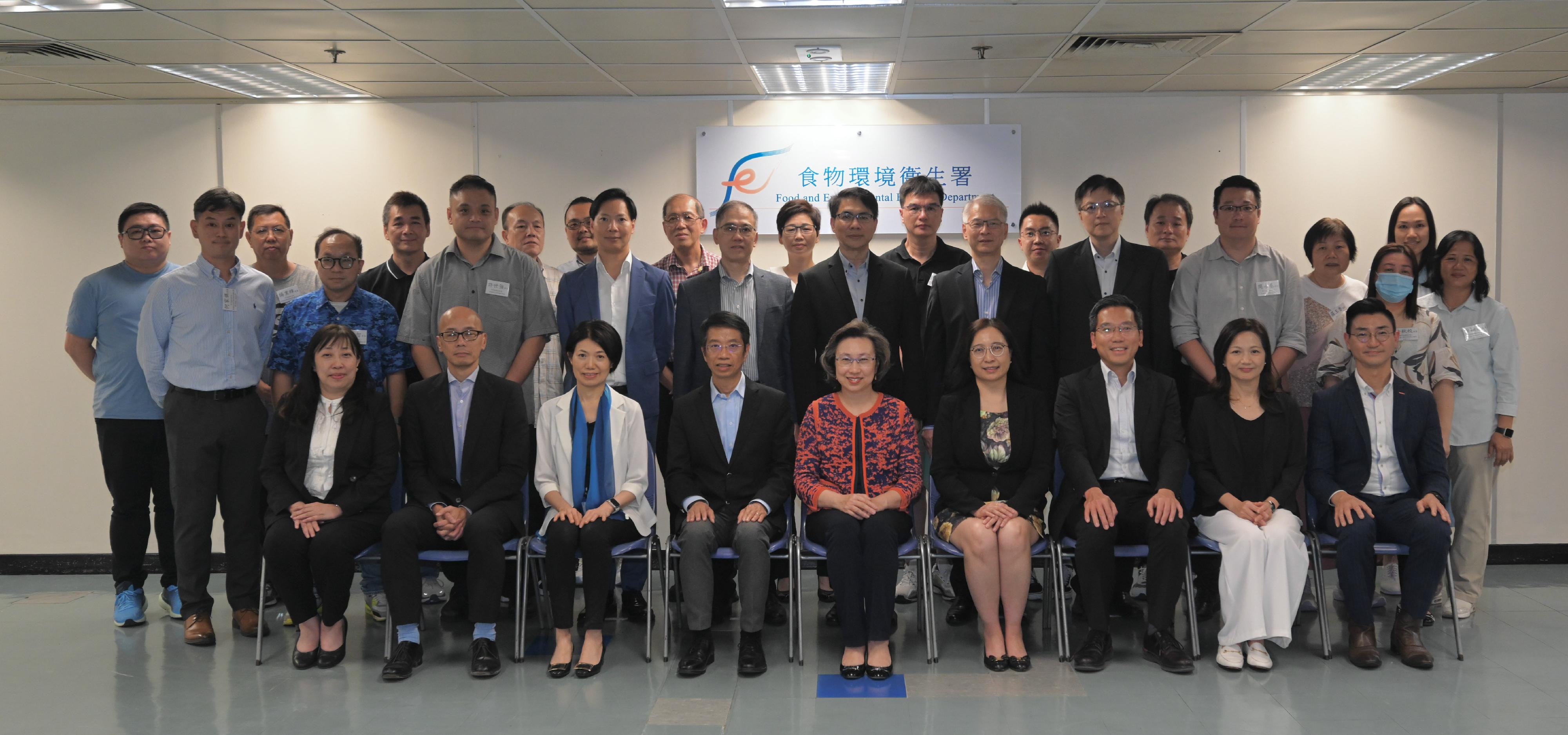 The Secretary for the Civil Service, Mrs Ingrid Yeung, visited the Food and Environmental Hygiene Department today (May 29) to learn more about the department's work. Photo shows Mrs Yeung (front row, fifth left); the Permanent Secretary for the Civil Service, Mr Clement Leung (front row, fourth left); the Director of Food and Environmental Hygiene, Ms Irene Young (front row, fourth right), and directorate staff as well as staff representatives from various grades in the department.