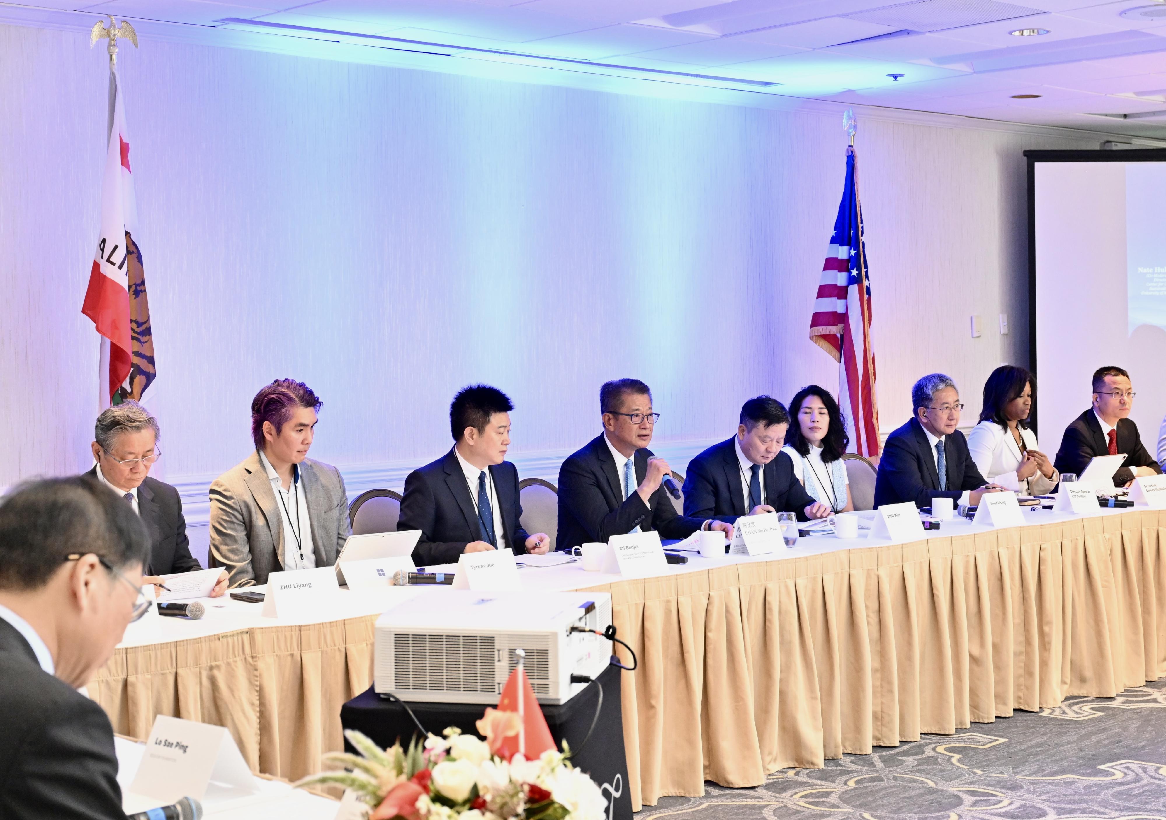财政司司长陈茂波五月二十九日（加州时间）出席「中美地方气候行动高级别活动」。图示陈茂波（左四）在活动上致辞。