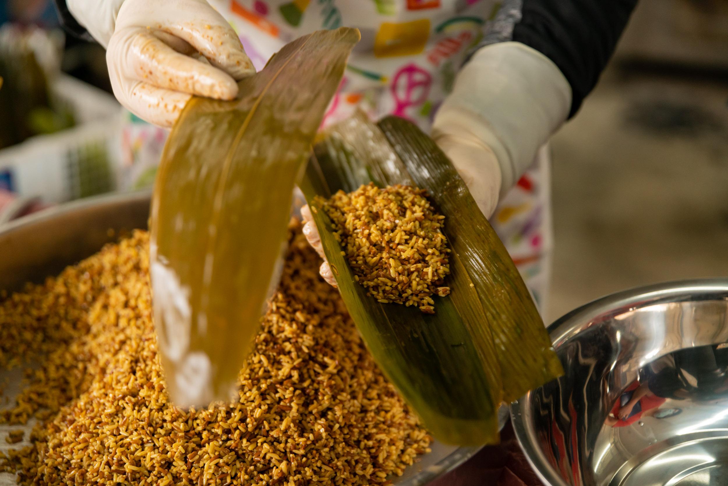 The Intangible Cultural Heritage (ICH) Office will hold the "ICH Craftsman Spirit" Cultural and Natural Heritage Day at the Hong Kong ICH Centre located in Tsuen Wan on June 8 (Saturday). Photo shows a demonstration of making glutinous rice dumpling with lye. 