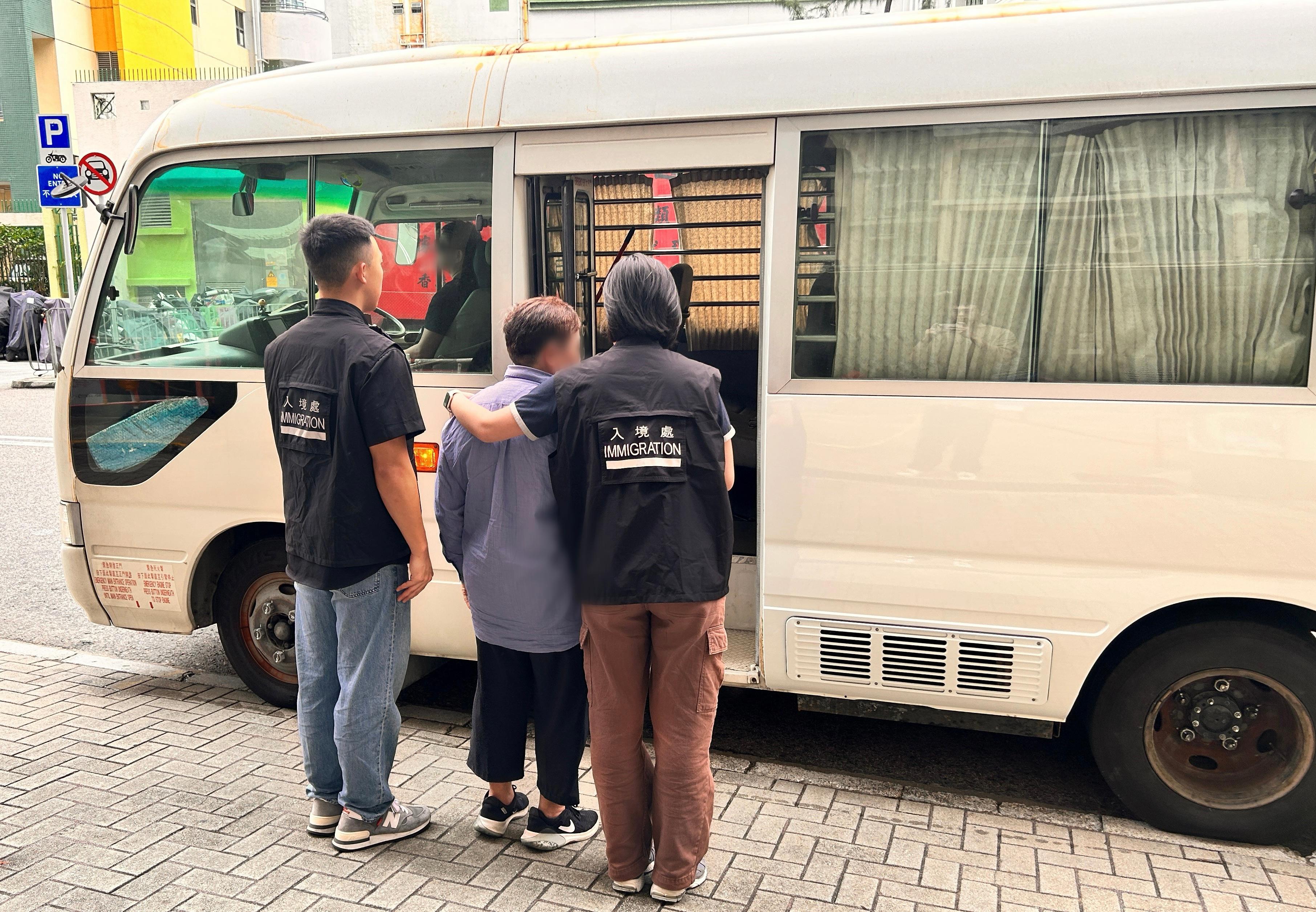 The Immigration Department mounted a series of territory-wide anti-illegal worker operations codenamed "Twilight", and joint operations with the Hong Kong Police Force codenamed "Champion" and "Windsand", for four consecutive days from May 27 to yesterday (May 30). Photo shows a suspected illegal worker arrested during an operation.